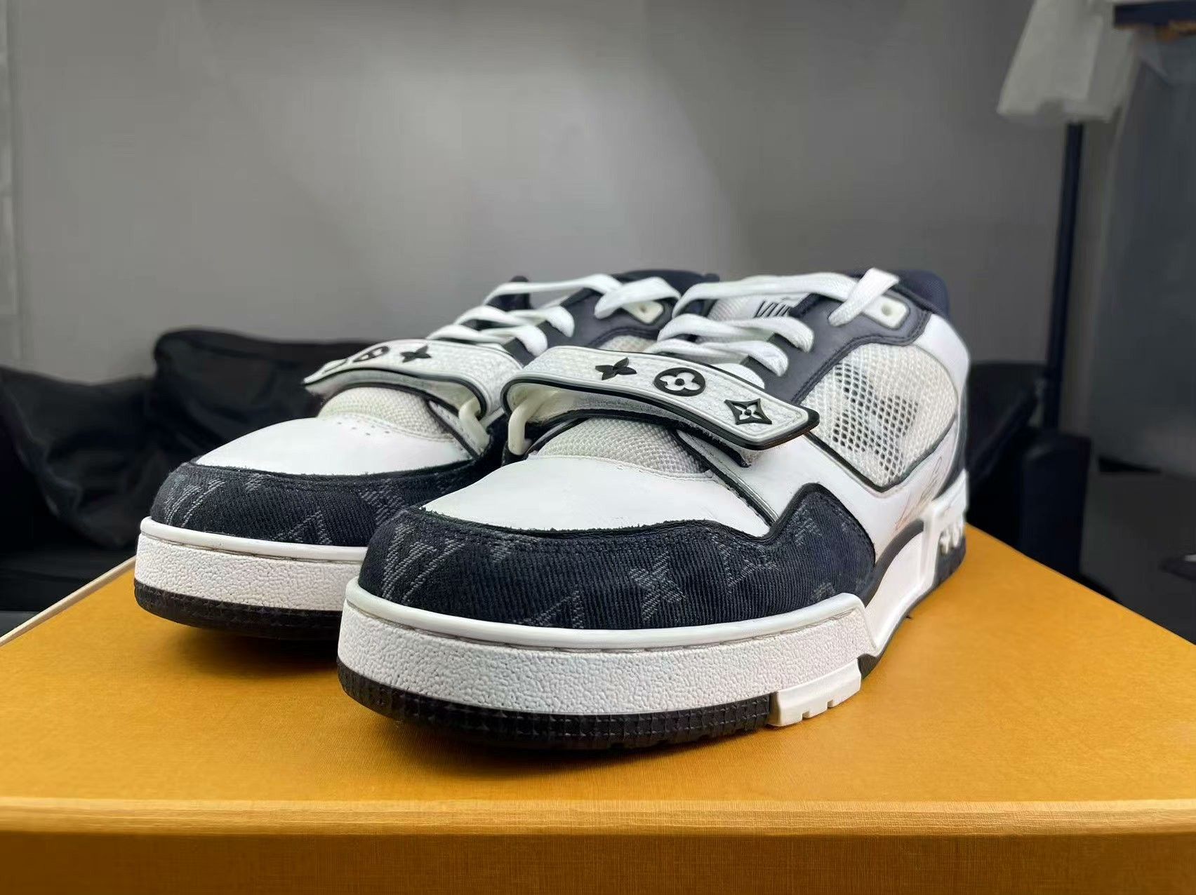 Louis Vuitton Louis Vuitton Training Black Lowtop Sneakers 8.5 Men Size US 8.5 / EU 41-42 - 1 Thumbnail