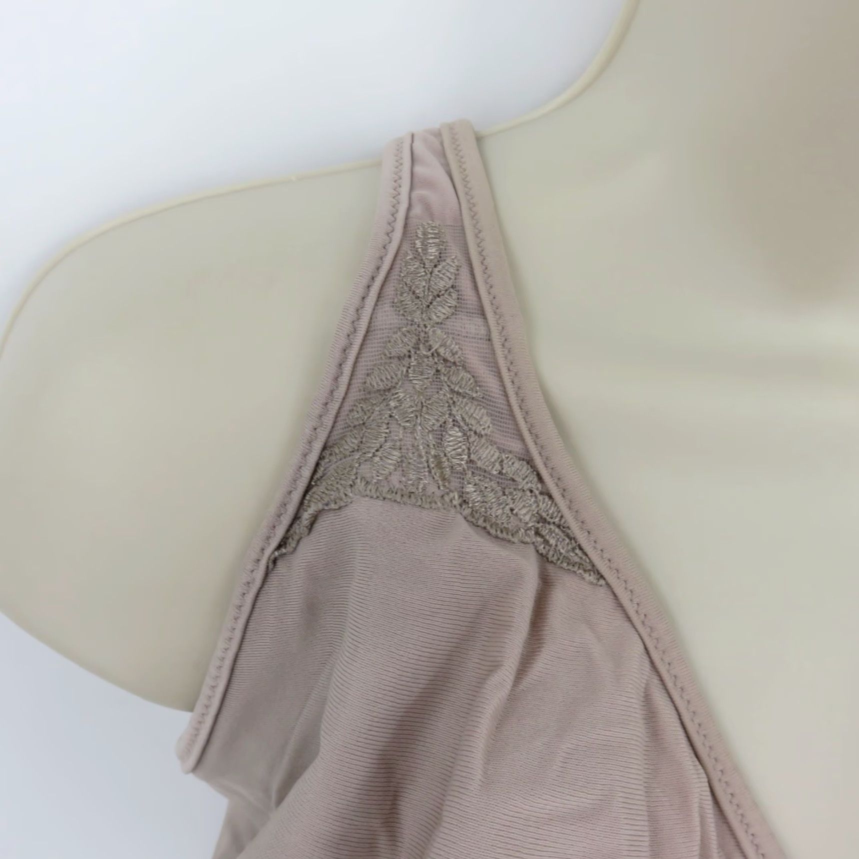 Vintage Bali Bra 42DDD Beige Underwire Unlined Minimizer 3385 Passion for Comfort Lace Women Size ONE SIZE - 2 Thumbnail