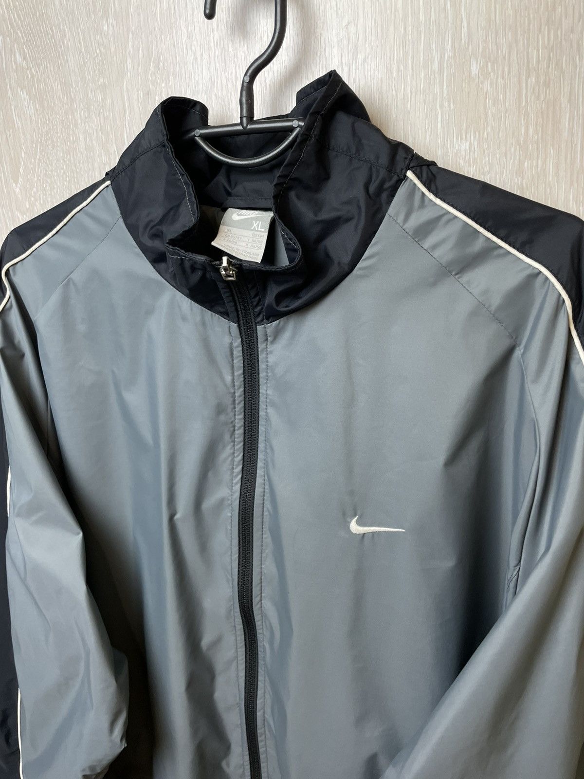 Nike vintage Nike black and gray windbreaker track jacket Size US XL / EU 56 / 4 - 6 Thumbnail