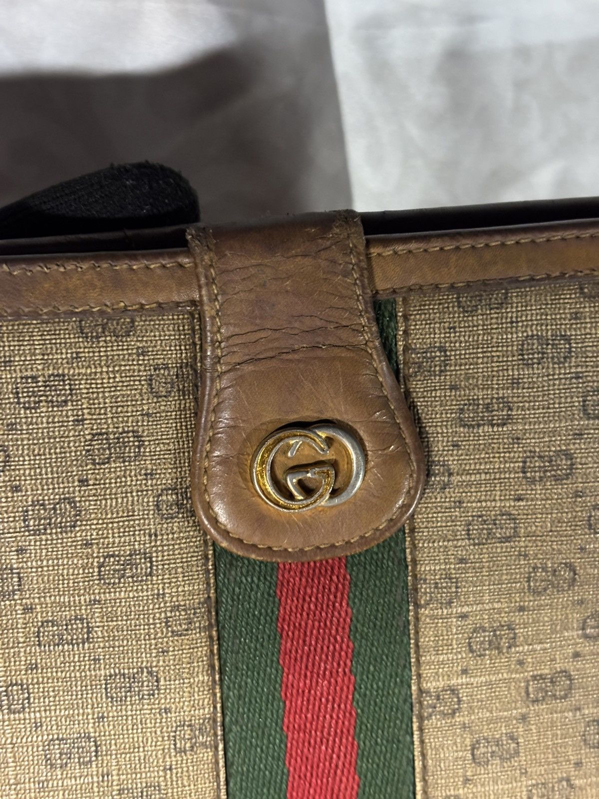 Gucci (very worn) Gucci Long Wallet Vintage Size ONE SIZE - 12 Thumbnail