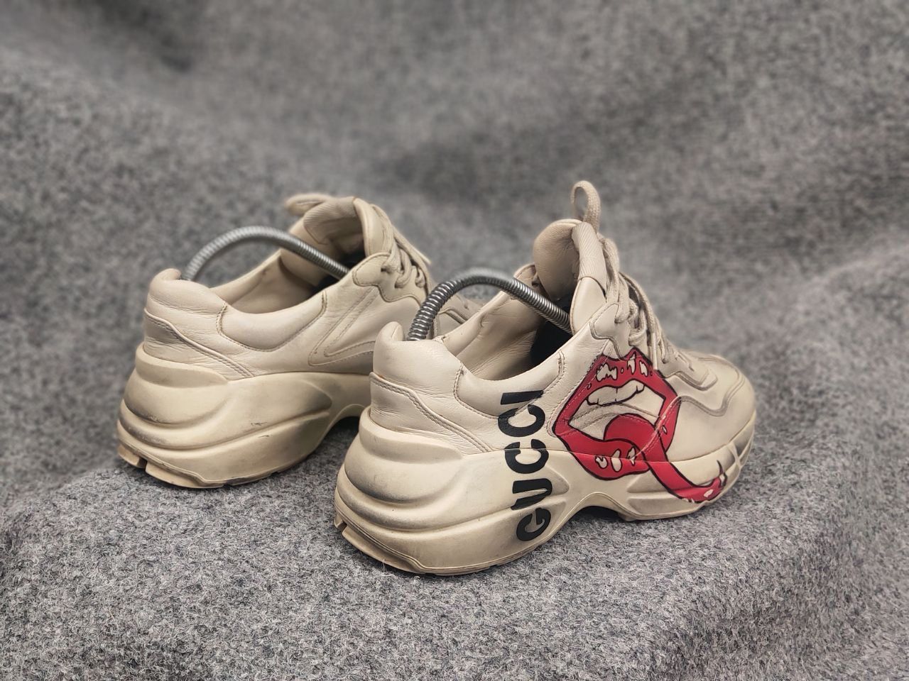 Gucci Gucci Authentic Cream Leather Mouth Print Rhyton Sneakers Size US 9 / IT 39 - 15 Thumbnail