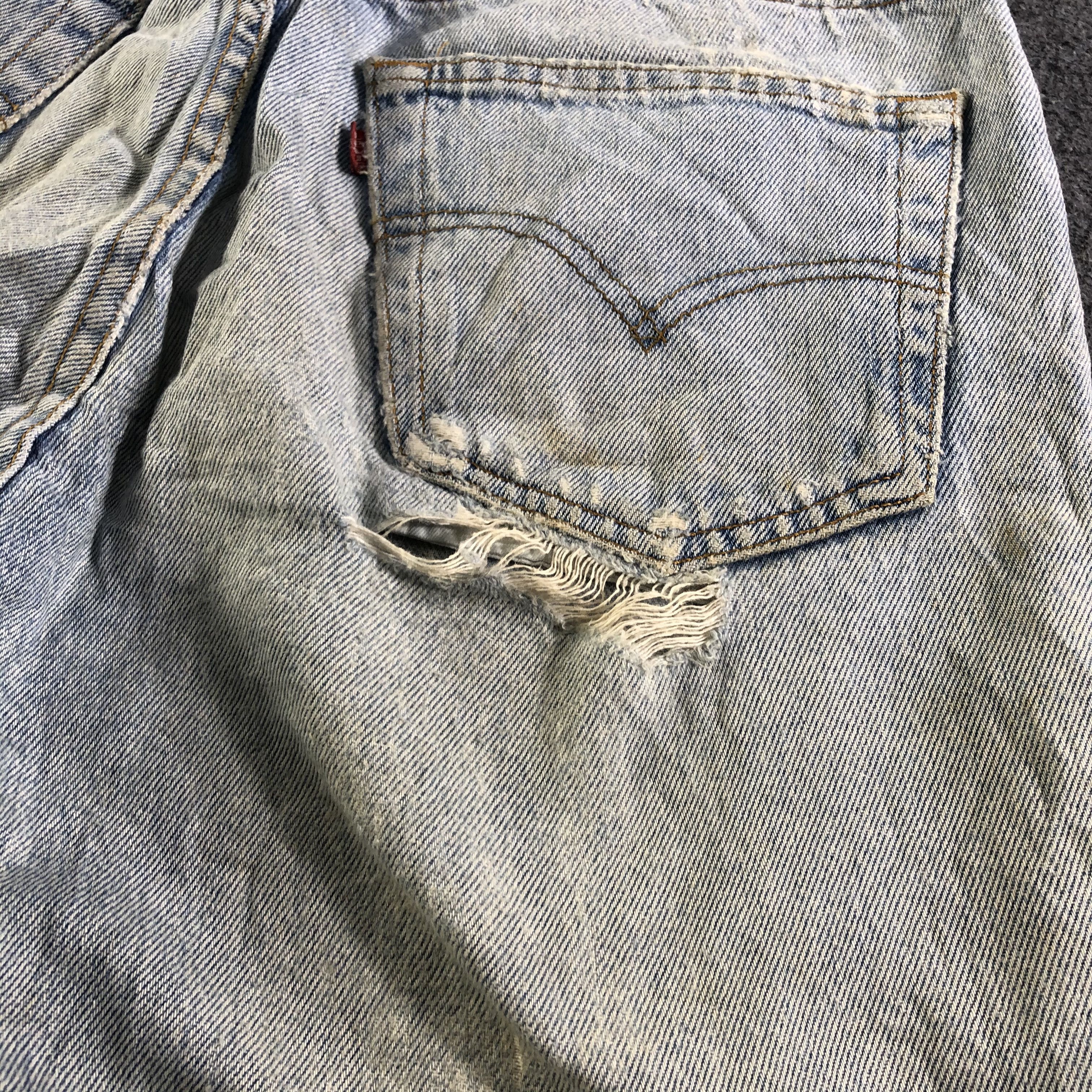 Levi's 90s Vintage Light Wash Levis 501 Jeans-J4599 Size US 31 - 8 Thumbnail