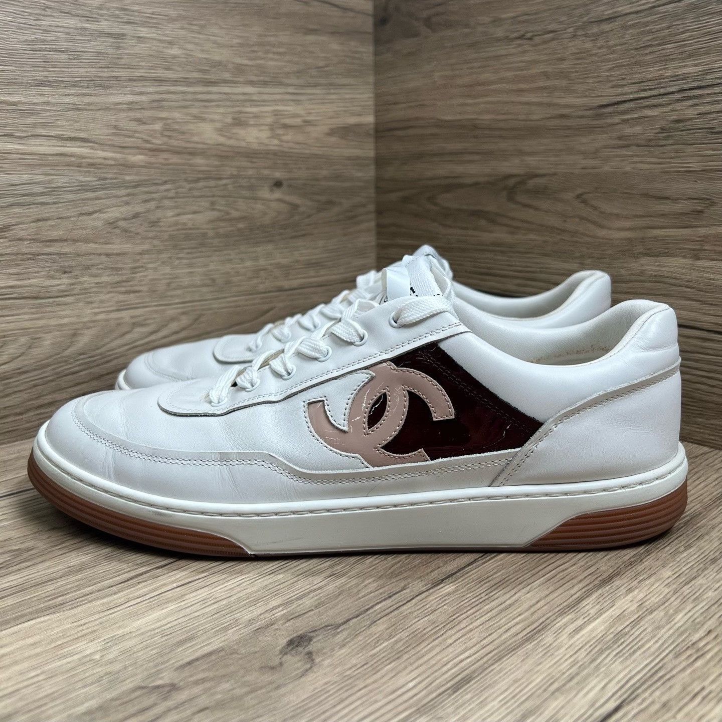 Chanel Chanel White Lowtop Sneakers 9 Men Size US 9 / EU 42 - 1 Thumbnail