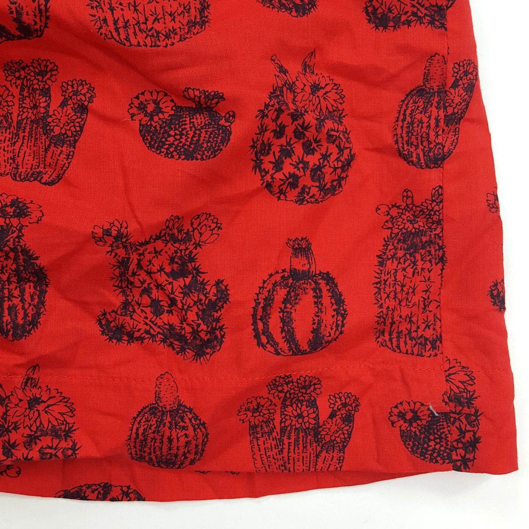 Vintage VINTAGE Como Golf Red Cactus Print Paperbag Shorts Womens Size 4 Outdoor Relaxed Size 27" / US 4 / IT 40 - 6 Thumbnail