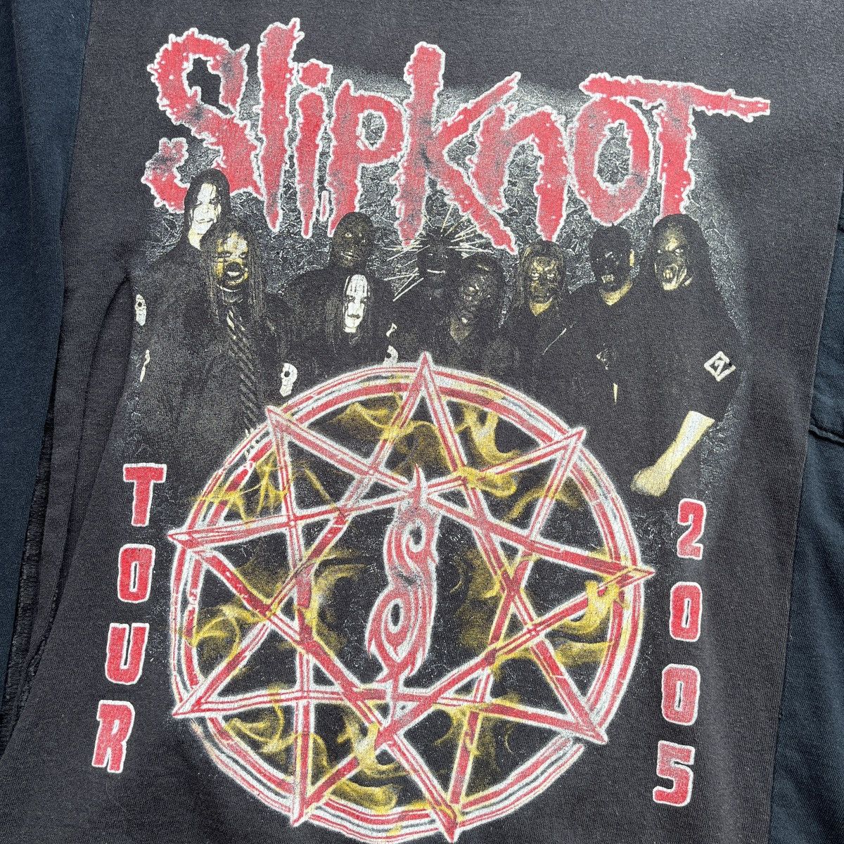 Slipknot VINTAGE CUSTOM SLIPKNOT TOUR 2005 FRONT BACK PRINTED TSHIRT Size US XL / EU 56 / 4 - 13 Thumbnail