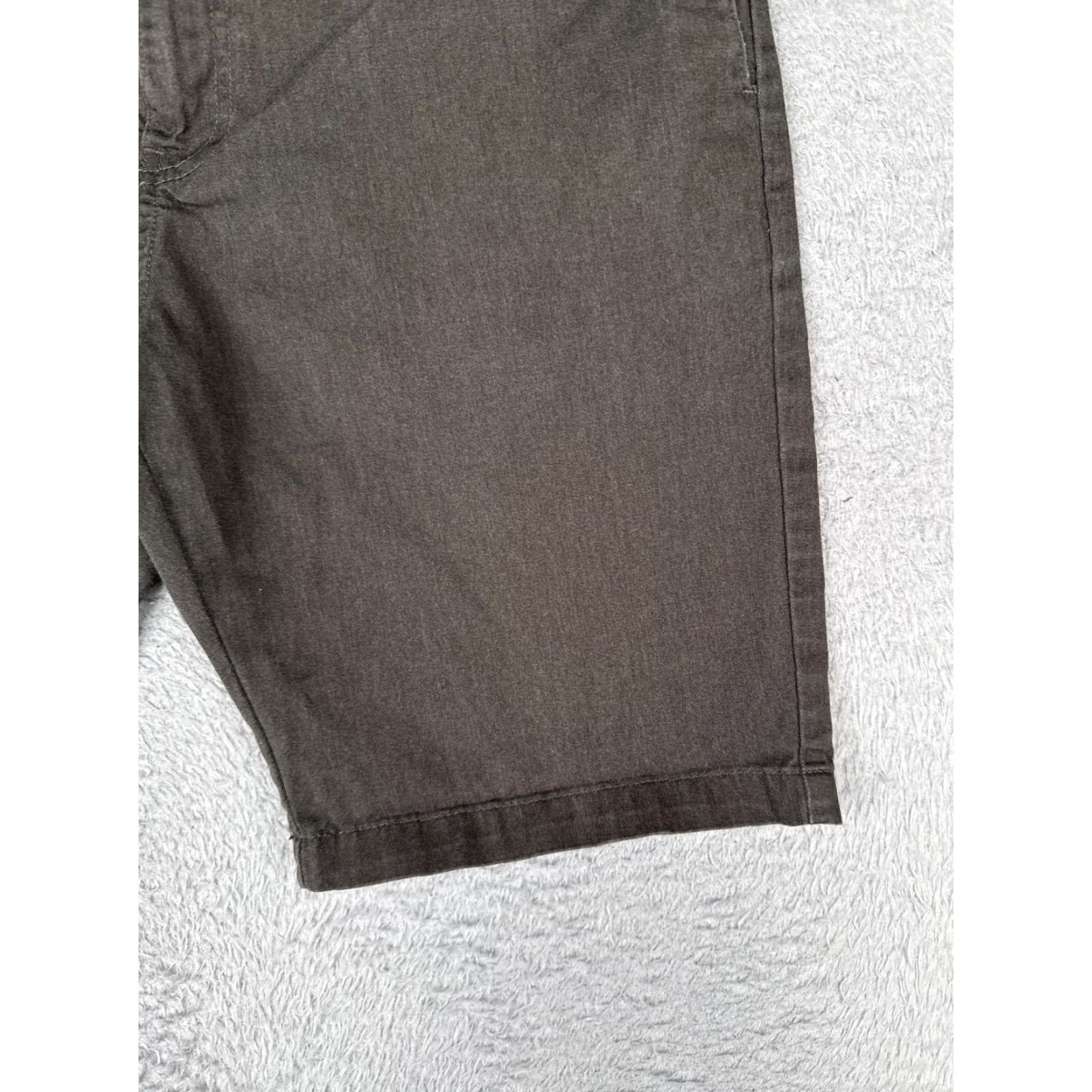 Volcom Volcom Mens Chino Shorts Flat Front 34 Gray Inseam 10 Stretch Pockets Regular Summer Casual Clothing Size US 34 / EU 50 - 2 Thumbnail