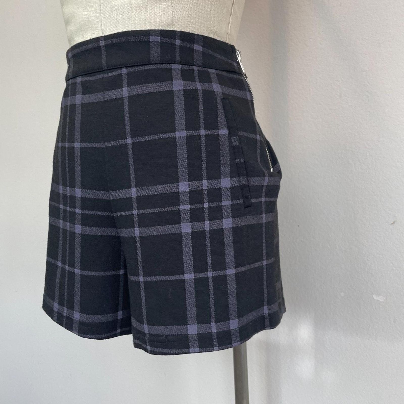 Garage Garage High Waisted Paid Shorts, Size 6 Size 28" / US 6 / IT 42 - 1 Thumbnail