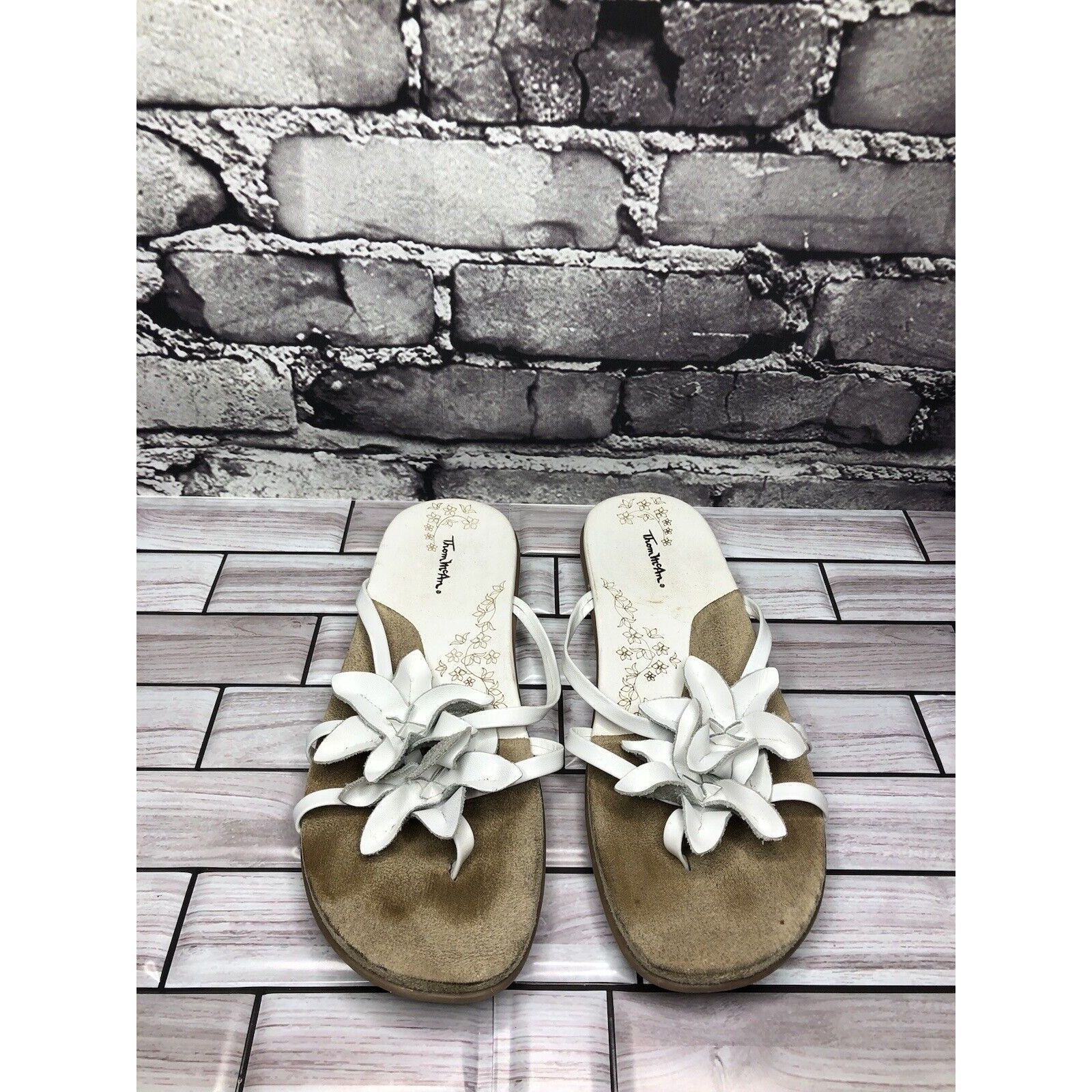 Other Thom McAn White Leather Floral Flip Flop Wedge Sandals Women Size US 6 / IT 36 - 13 Thumbnail