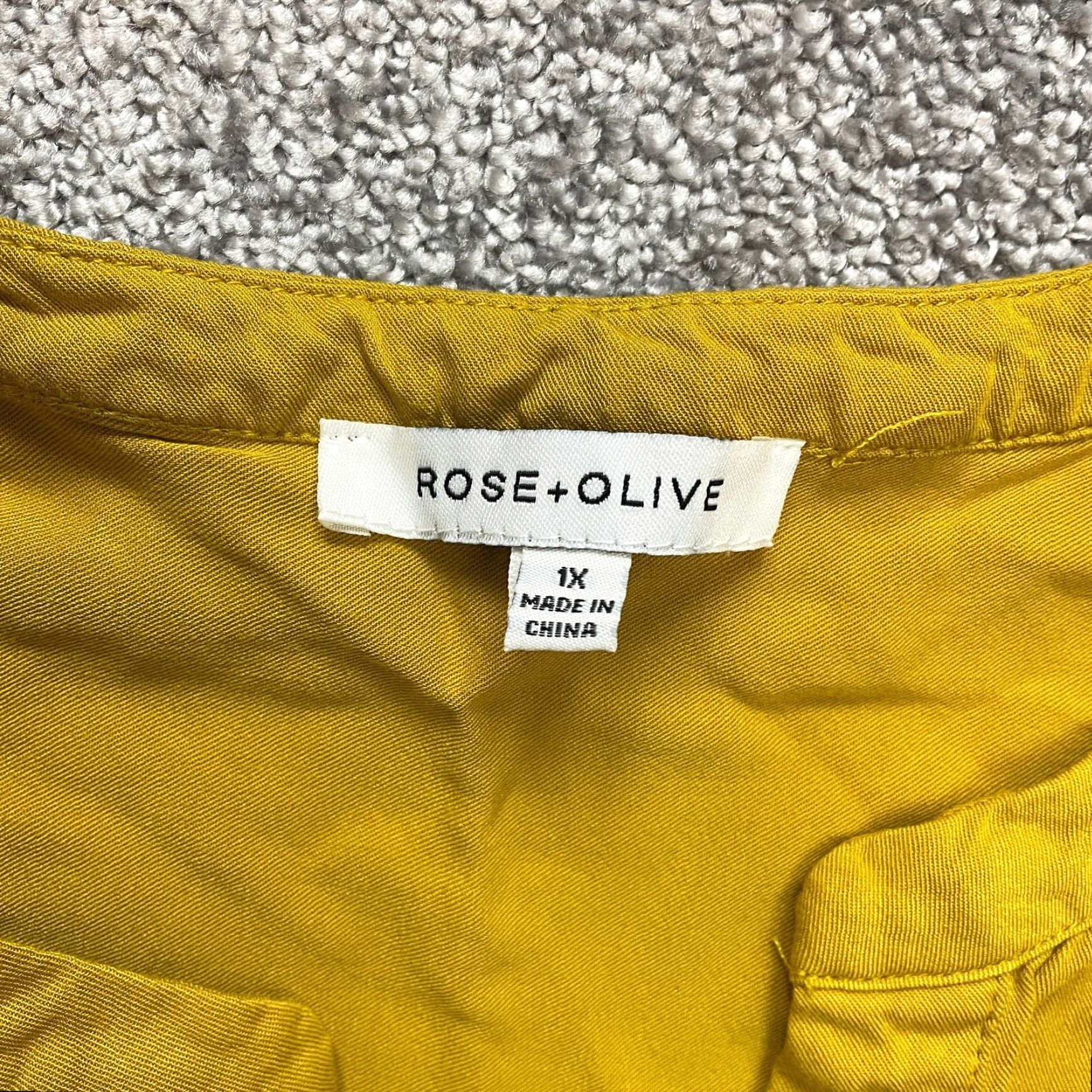 Vintage Rose + Olive Blouse Shirt Womens 1X Yellow Rolled Cuff Cap Sleeves Soft Rayon V-Neck Pullover Short Sleeve Lace BLAUSE? Size XL / US 12-14 / IT 48-50 - 3 Thumbnail