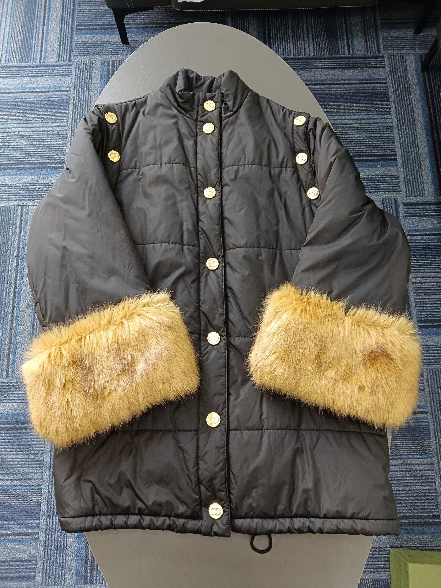 Gucci gucci detachable sleeve fur collar jacket Size M / US 6-8 / IT 42-44 - 1 Thumbnail