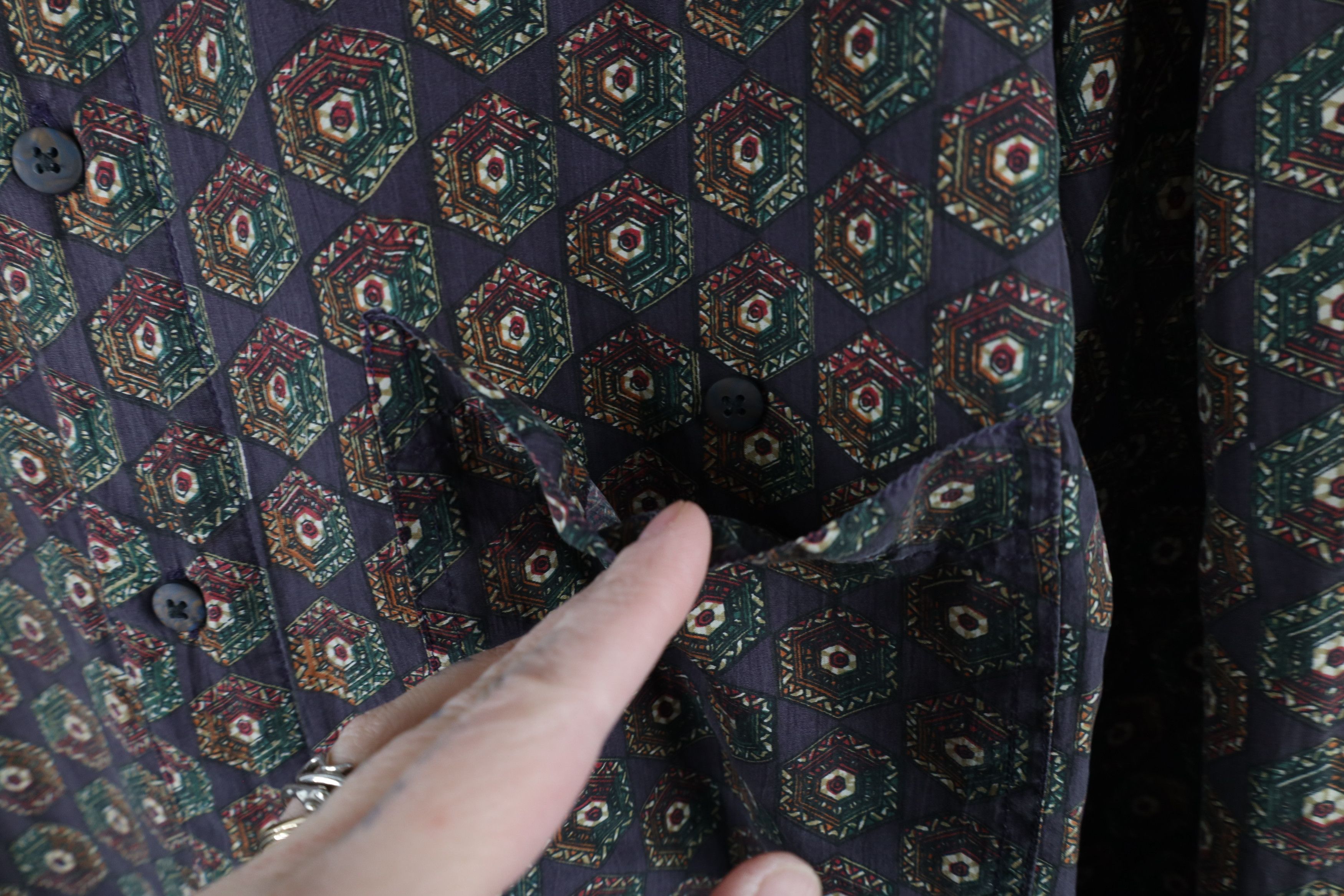 Vintage Vintage 90s Streetwear Geometric Silk Collared Button Shirt Size US M / EU 48-50 / 2 - 5 Thumbnail
