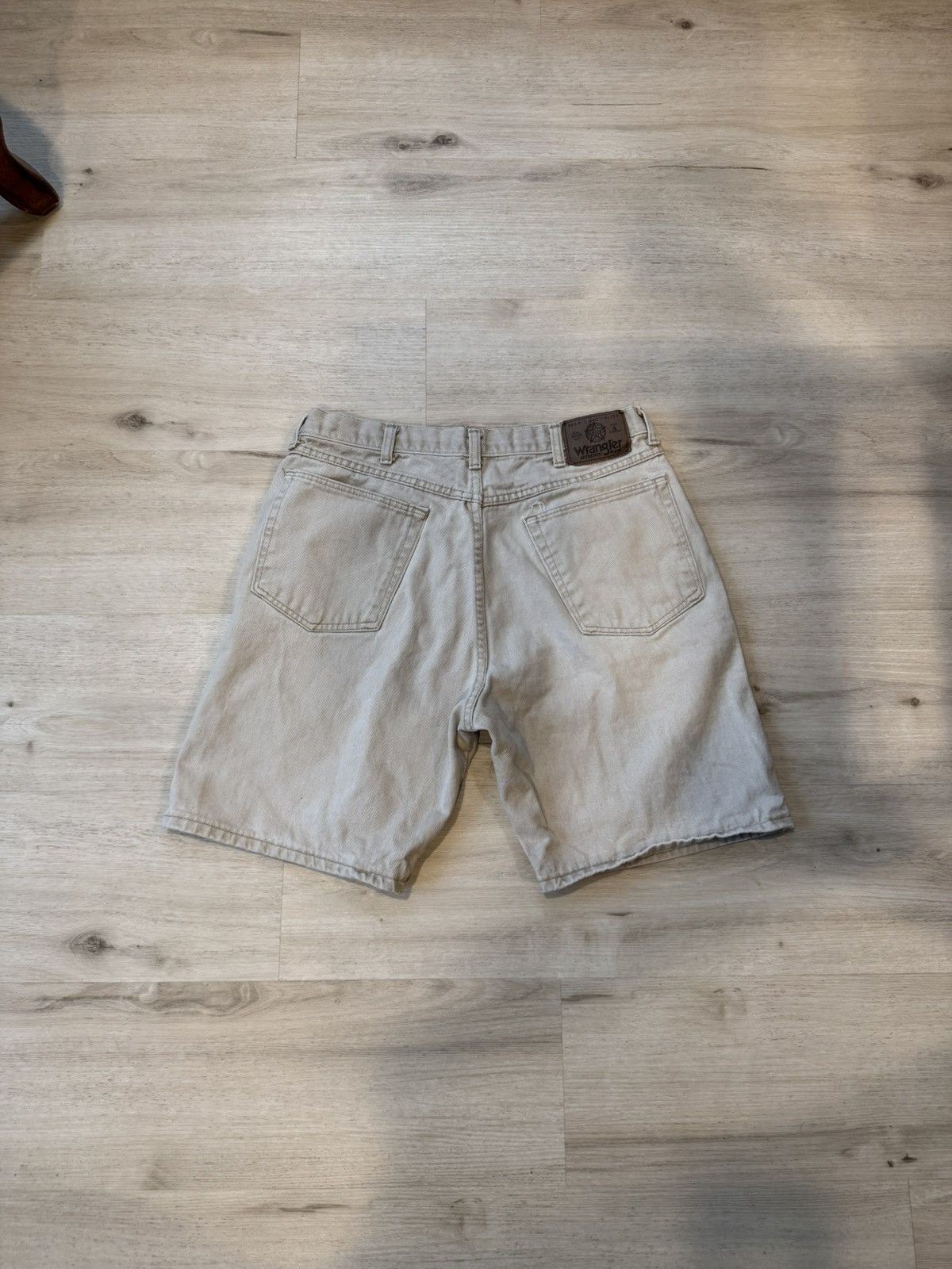 Vintage Beige Wrangler shorts. Tagged 34 Size US 34 / EU 50 - 3 Thumbnail