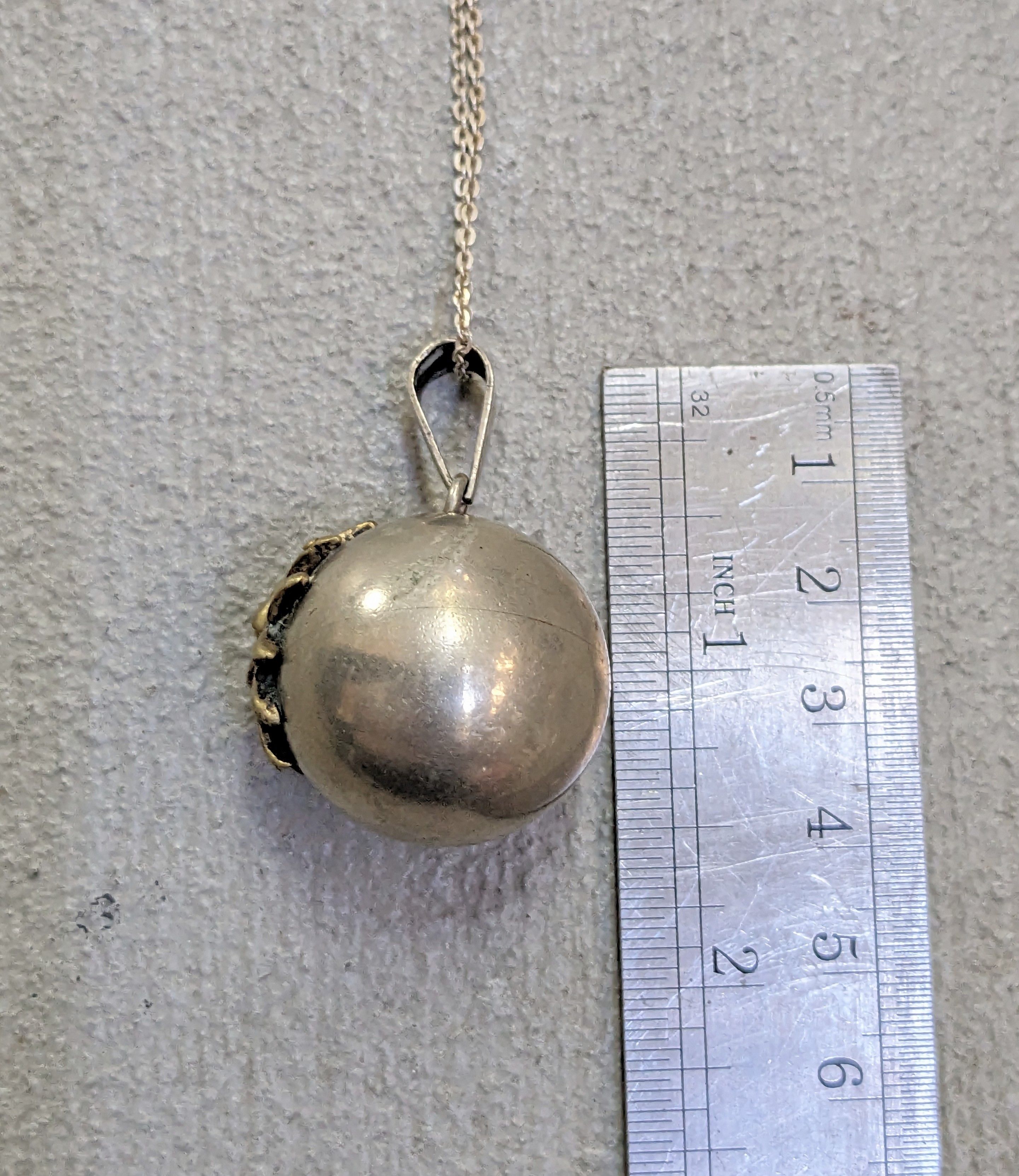 Jewelry Vintage Sterling Silver Sun Pendant Necklace Ball Chime Size ONE SIZE - 10 Thumbnail