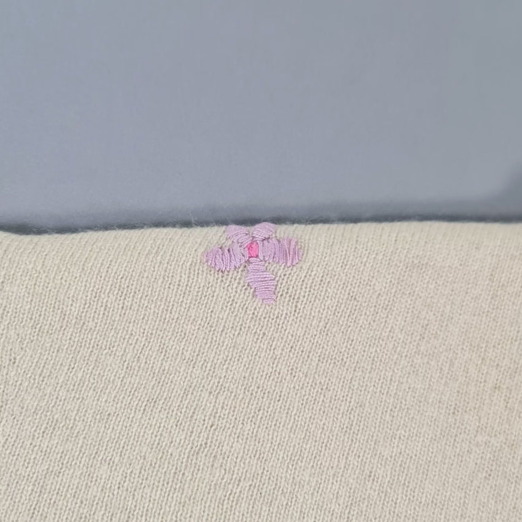 Ballantyne VINTAGE Ballantyne of Peebles Womens Cashmere Jumper Ivory 44 Floral Embroidered Size XL / US 12-14 / IT 48-50 - 4 Thumbnail