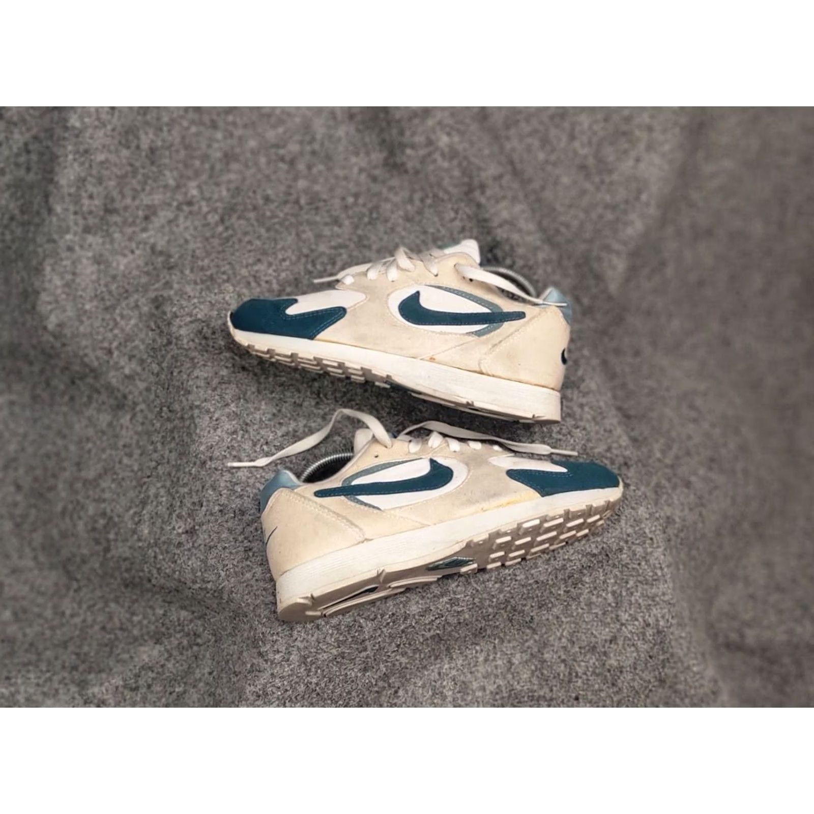 Nike VINTAGE Nike Outburst Sneaker Womens 8 White Blue 90s Casual Canvas Low Top Vintage 96's Nike Outburst Sneakers Size US 8 / IT 38 - 3 Thumbnail