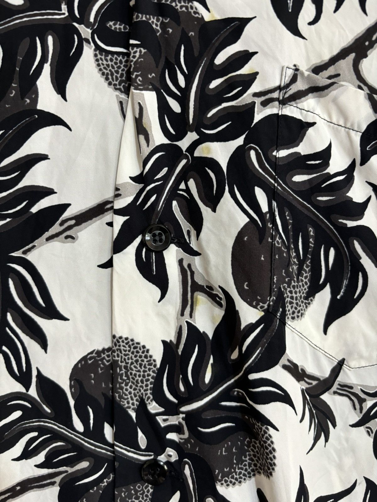 Sun Surf Vintage Hawaiian Shirt (Cream/Black) Size US M / EU 48-50 / 2 - 3 Thumbnail