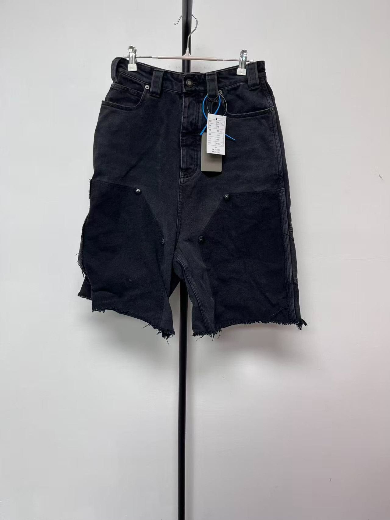 Balenciaga Balenciaga Loose Fit Black Denim Shorts Size US 26 / EU 42 - 1 Thumbnail