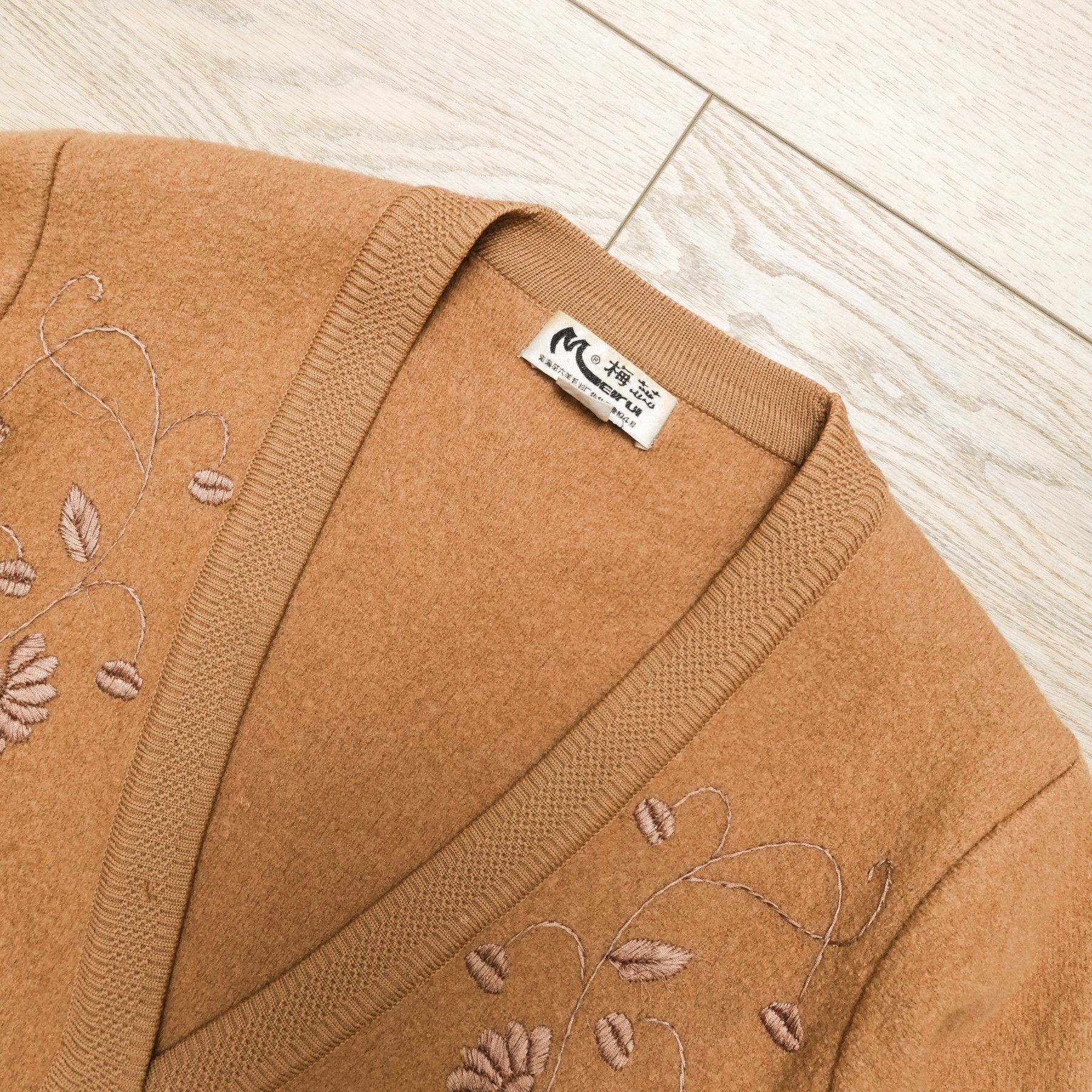 Vintage Rare Vintage Embroidered Floral Wool Cardigan Sweater Japan Size M / US 6-8 / IT 42-44 - 3 Thumbnail