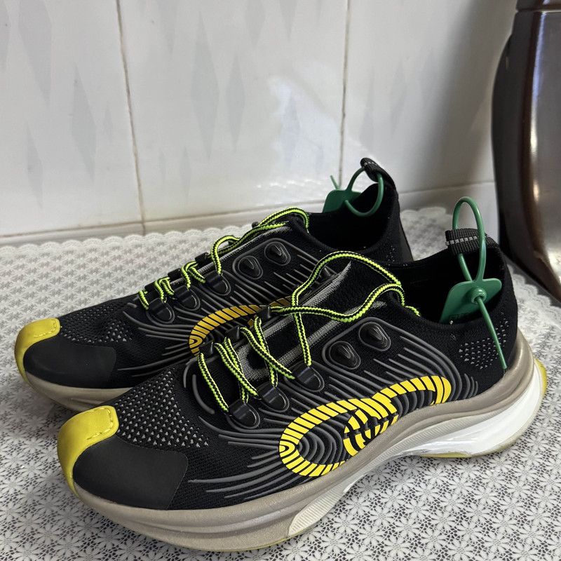 Gucci Gucci Run Low-Top Athletic Shoes for Men 0079 Size US 8.5 / EU 41-42 - 1 Thumbnail