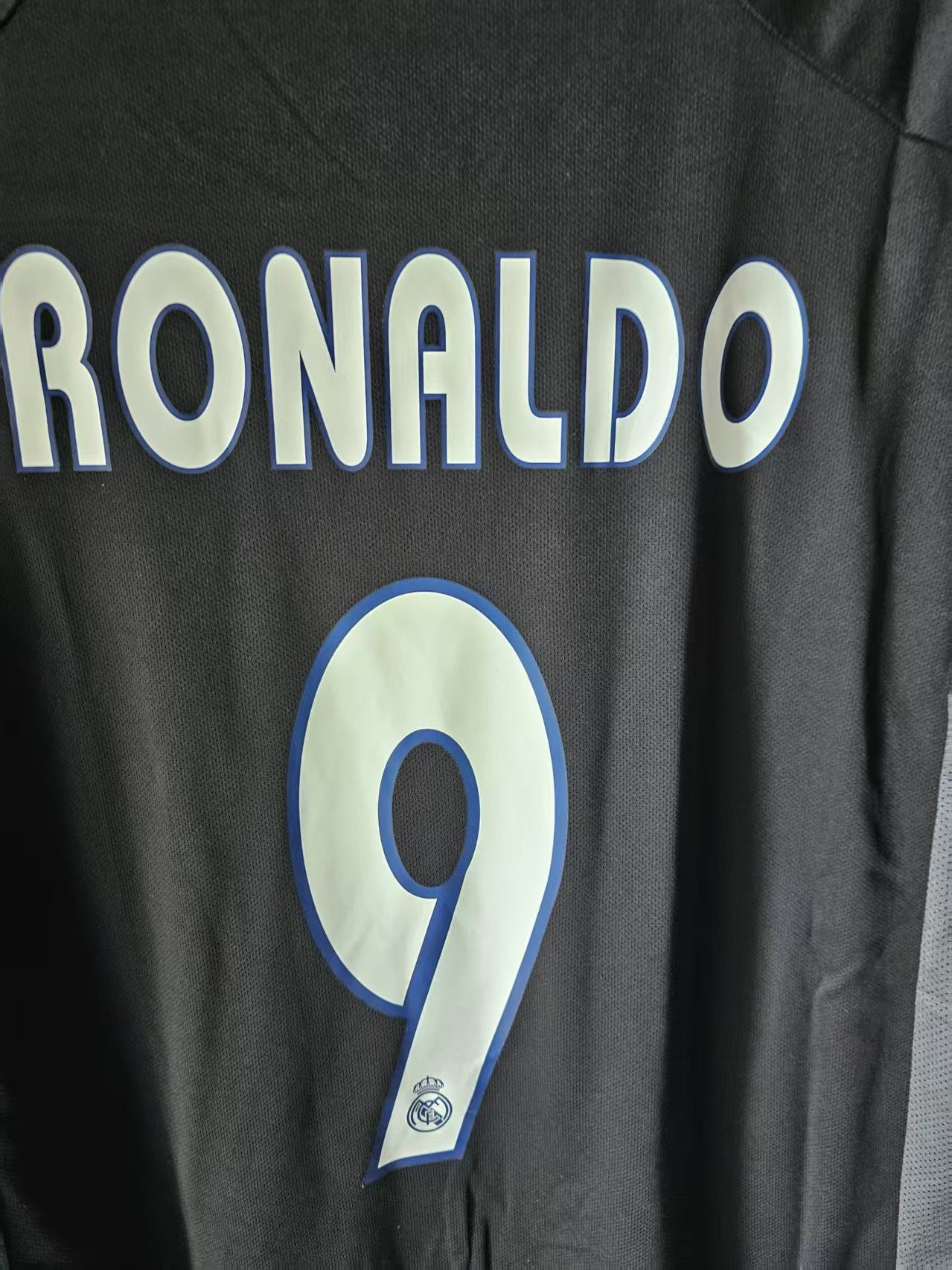 Other 2004 2005 Real Madrid #9 Ronaldo Jersey Size US L / EU 52-54 / 3 - 4 Thumbnail