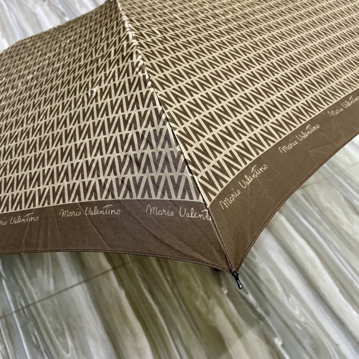 Japanese Brand × Mario Valentino Mario Valentino Folding Umbrella Japan | JUPA Monogram Size ONE SIZE - 7 Thumbnail