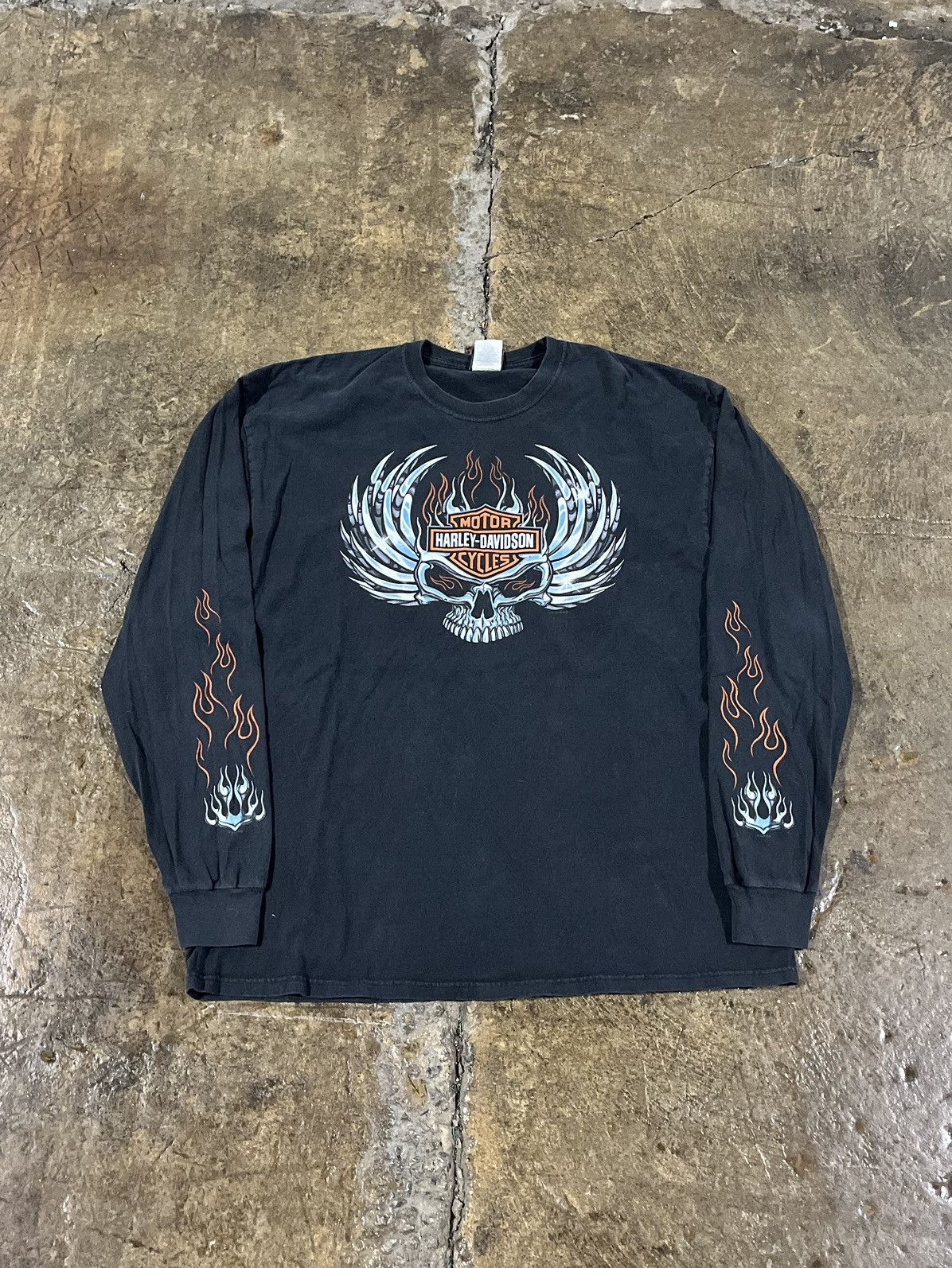 image of Vintage Y2K Harley Davidson Skull Flame Logo Longsleeve in Black, Men's (Size XL)