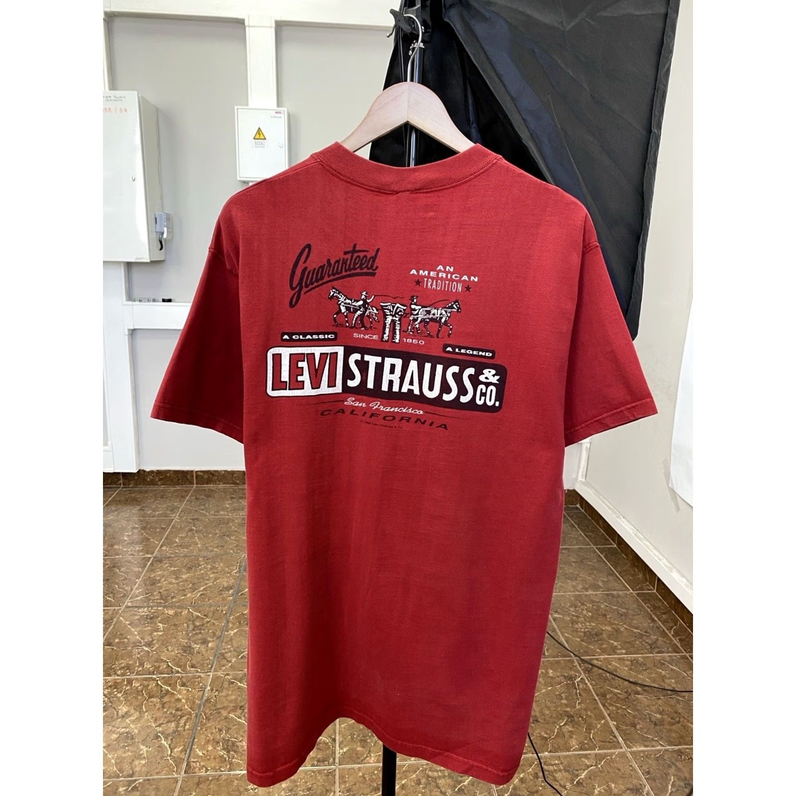 Levi's Vintage 1993 Levi'S black Shirt rare retro Y2K, M size red, 56cm x 77cm, two holes in photo, Size US M / EU 48-50 / 2 - 2 Thumbnail