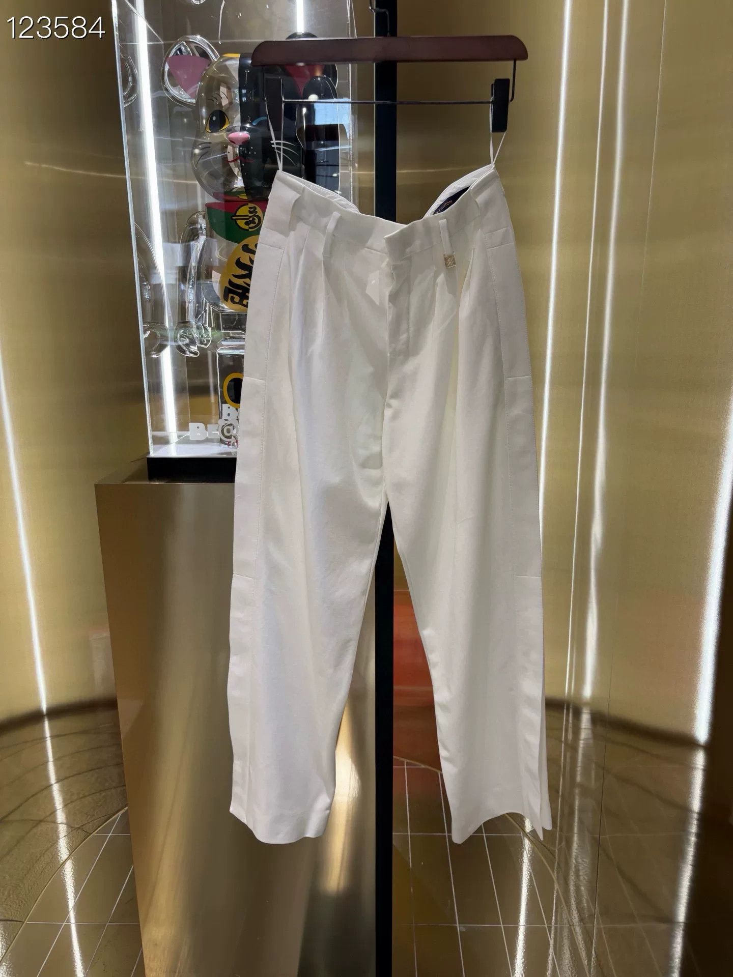 Louis Vuitton LV 040799 D305 White Straight-Leg Pants Size 36" / US 14 / IT 50 - 1 Thumbnail