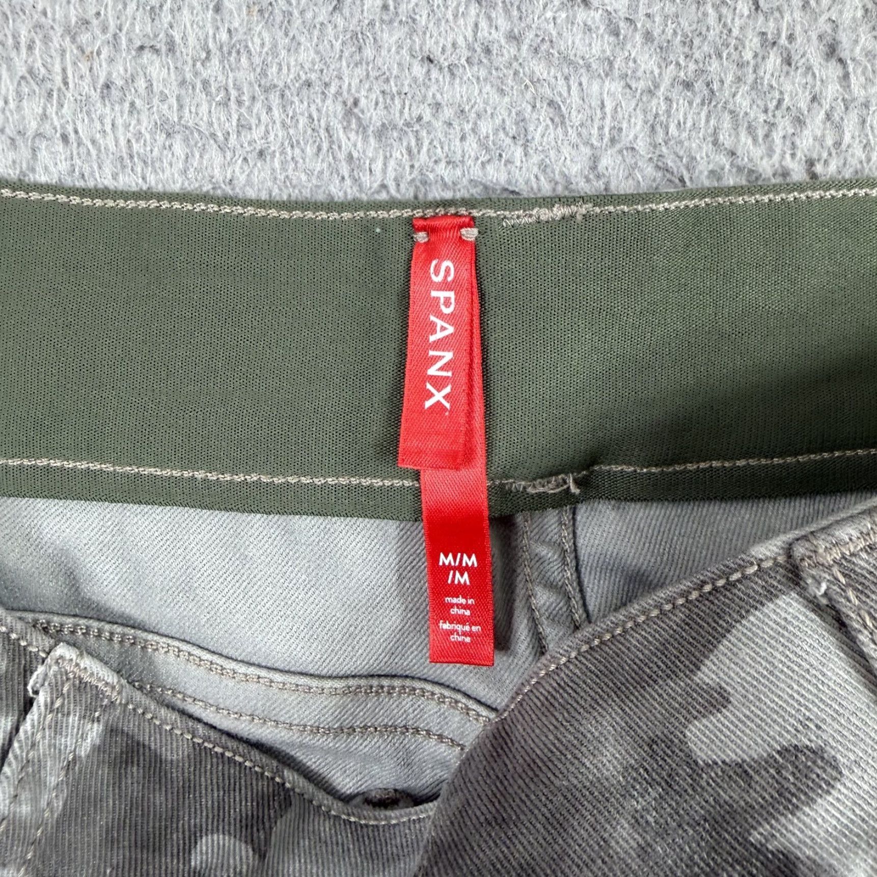 Spanx Spanx Shorts Womens M Gray Camo 5" STRETCH TWILL Elastic Waist Activewear Casual Travel Athletic Golf Tennis Walking Size 32" / US 10 / IT 46 - 2 Thumbnail