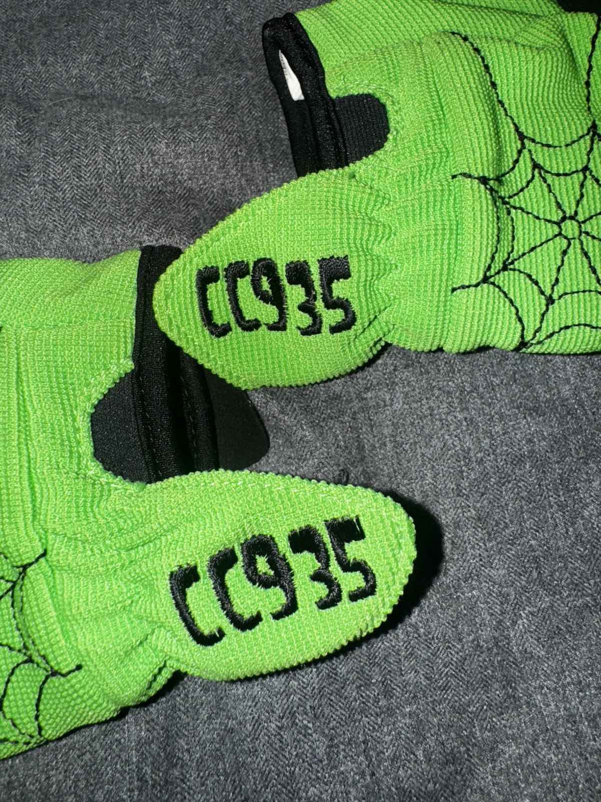 Grenade RARE MISFITS X GRENADE GLOVES + MITTENS 2007 DROP SIZE SMALL Size ONE SIZE - 3 Thumbnail