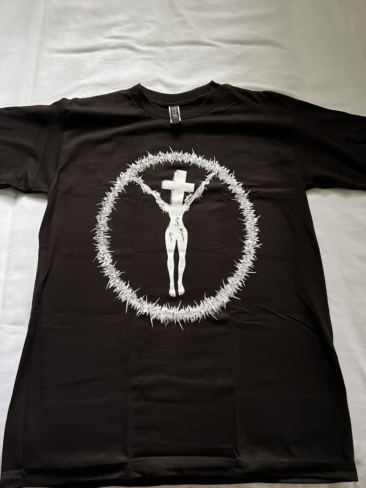 Vintage Sync By Symone Crucifix Thorns Graphic Tee branded by YEAT Size US M / EU 48-50 / 2 - 1 Thumbnail