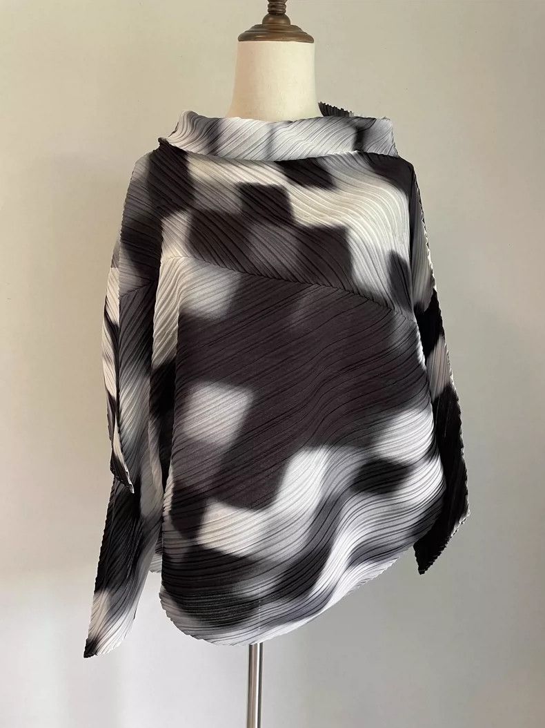 Issey Miyake size:2 Black mainline transformable sleeve to