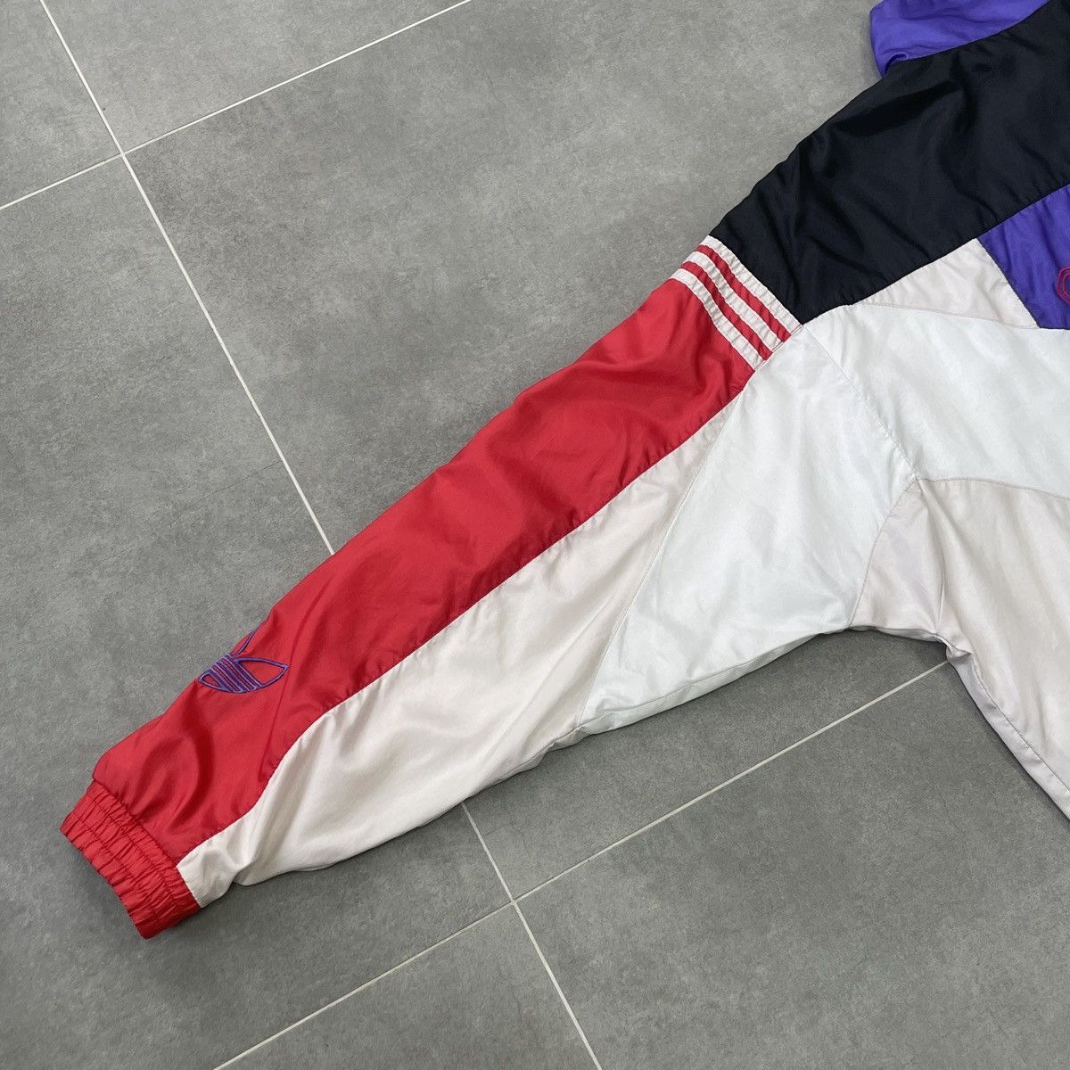 Adidas × Vintage Vintage Adidas Nylon Track Jacket Size M Size US M / EU 48-50 / 2 - 20 Thumbnail