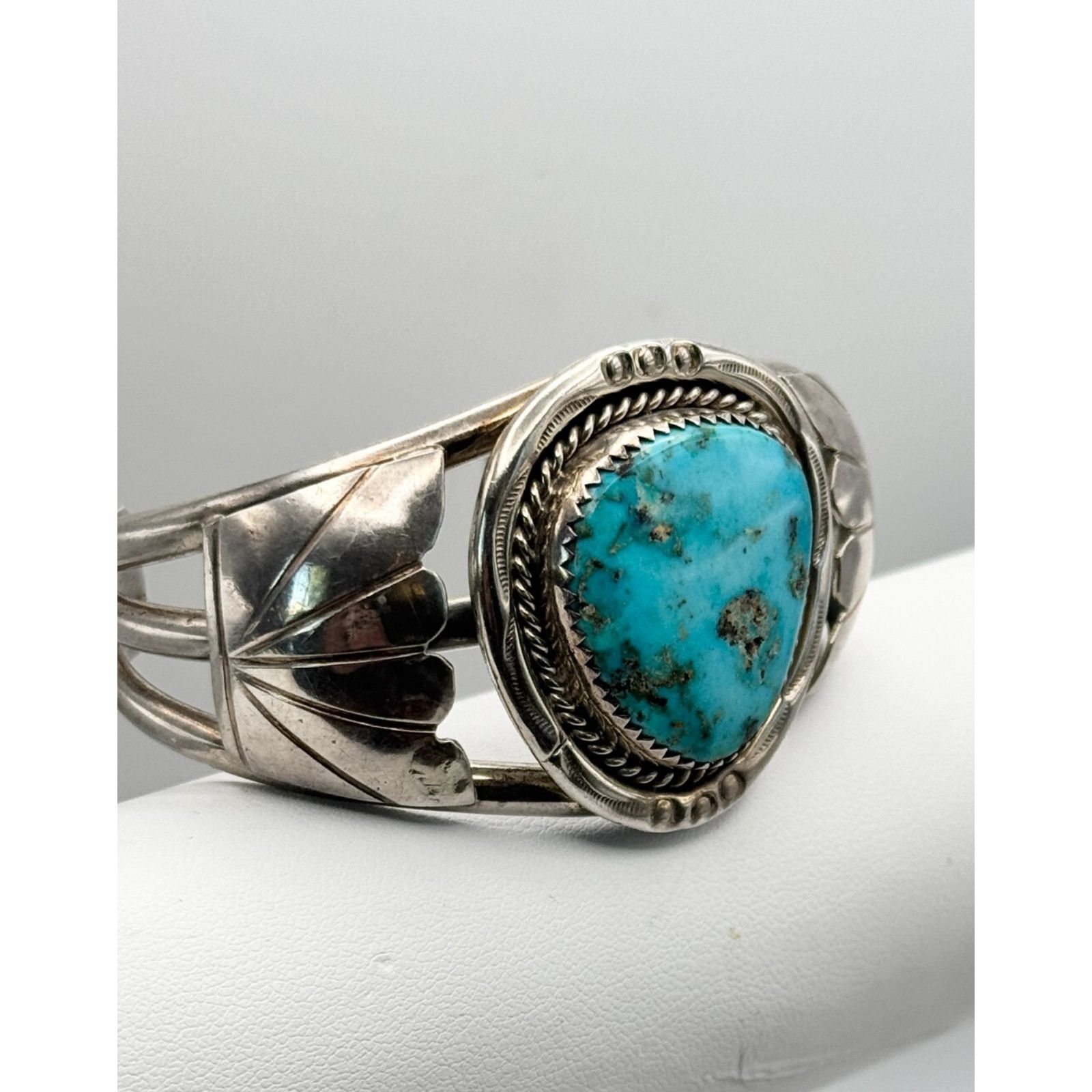 Other STUNNING LARGE TURQUOISE VTG CUFF NAVAJO STERLING BRACELET Size ONE SIZE - 4 Thumbnail