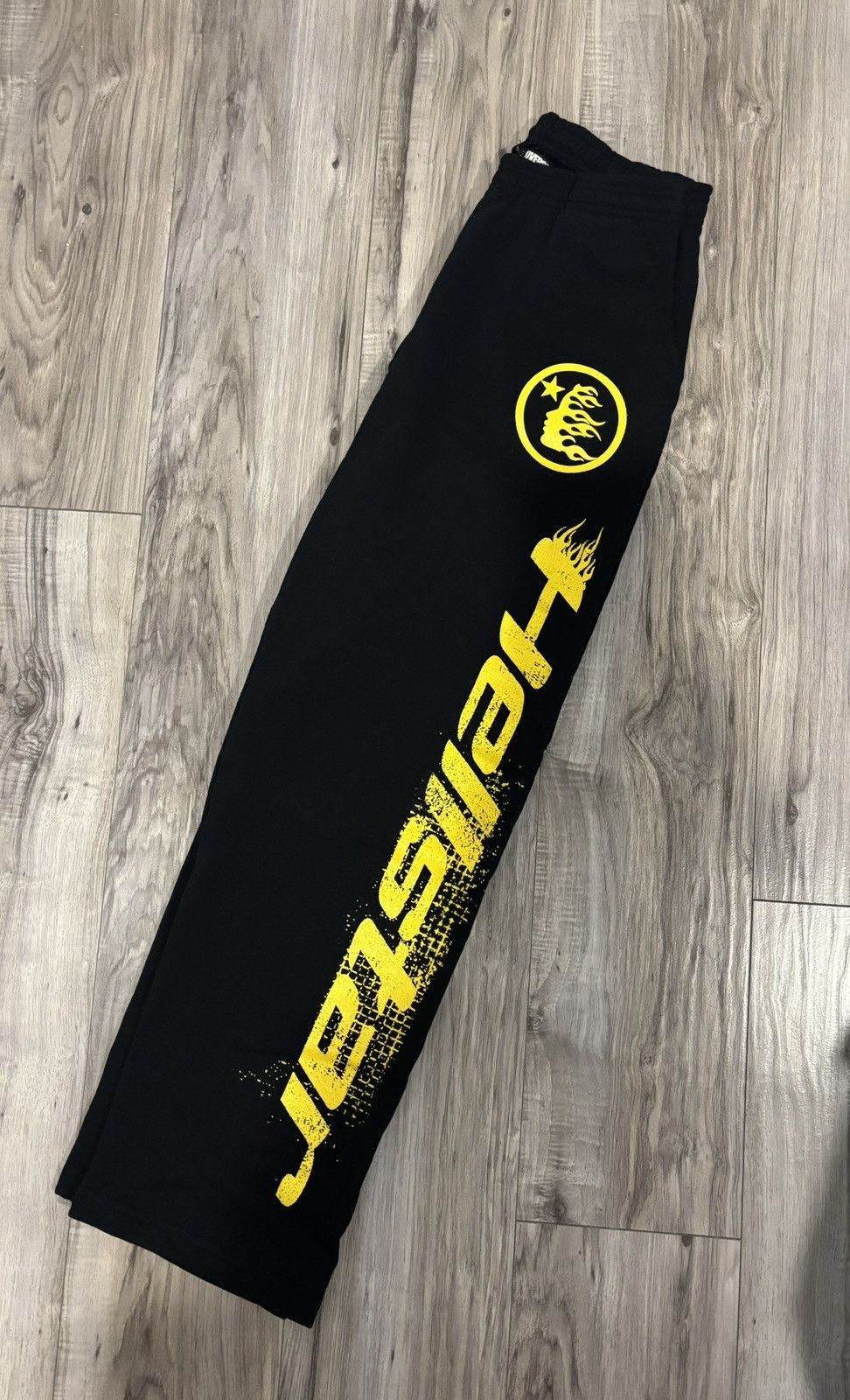 HELLSTAR Hellstar Flame Logo Sweatpants Black Yellow – Size M Size US 32 / EU 48 - 5 Thumbnail