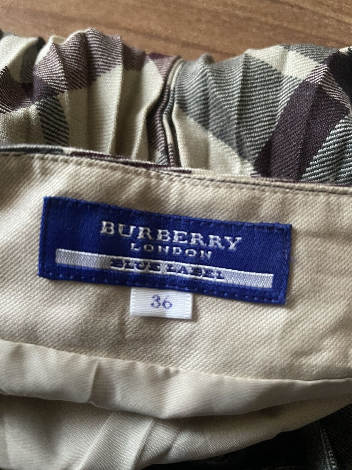 Burberry Burberry Pleated Novacheck Mini Skirt Size 28" / US 6 / IT 42 - 4 Thumbnail