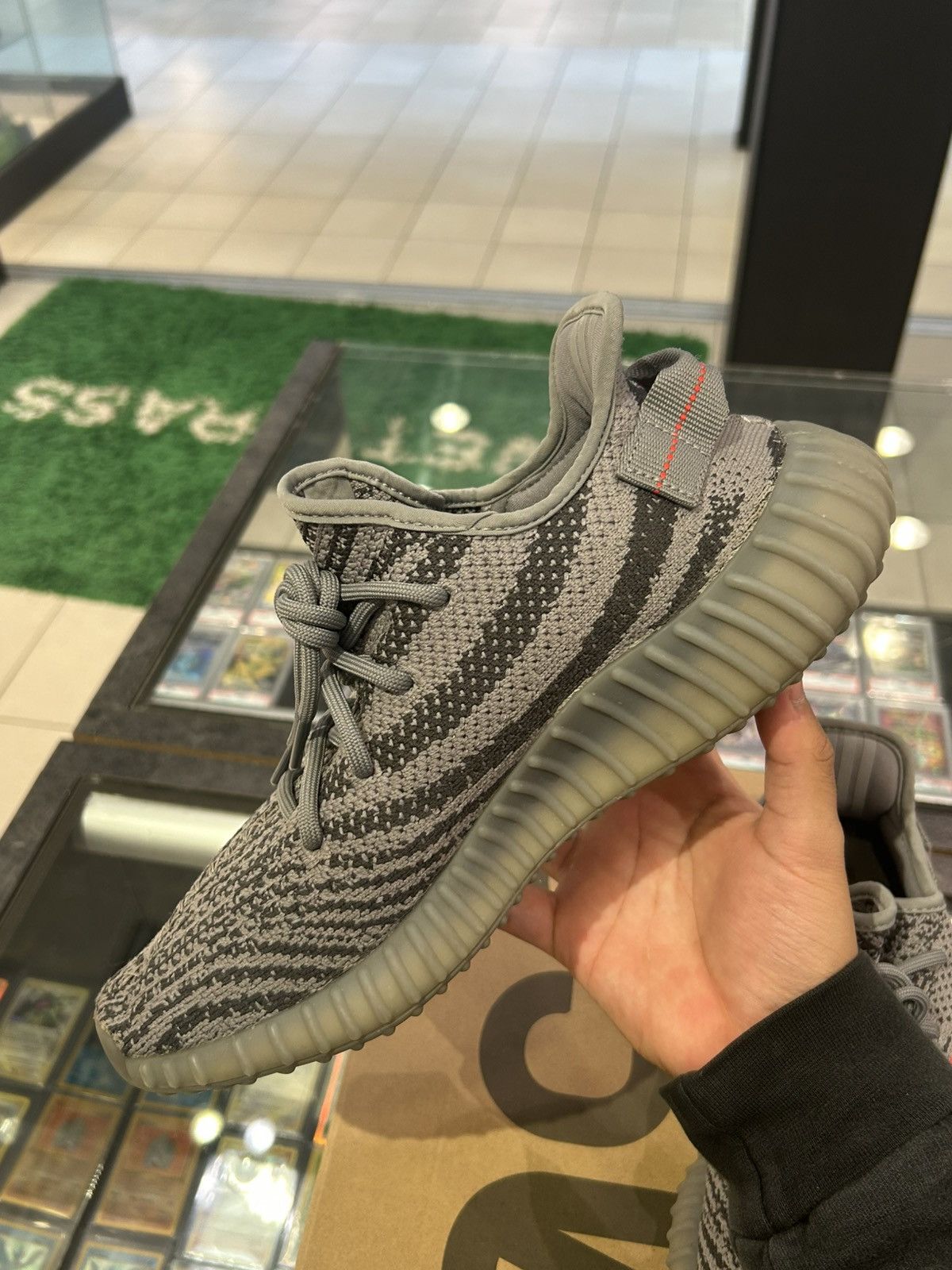 Yeezy Yeezy 350 Beluga 2.0 Size US 9 / EU 42 - 8 Thumbnail