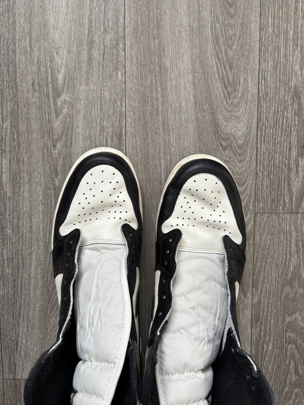Jordan Brand Air Jordan 1 Retro High OG “Dark Mocha” Size US 12 / EU 45 - 17 Thumbnail