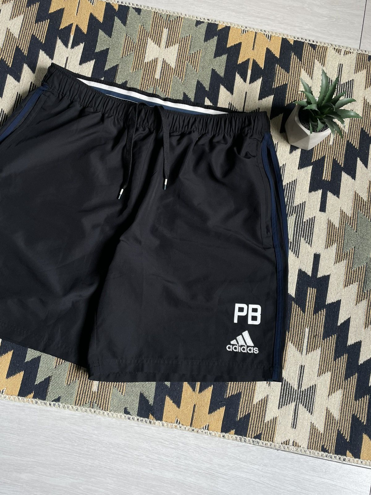 Adidas × Vintage Adidas Manchester United 2016/17 Soccer Shorts Size US 36 / EU 52 - 3 Thumbnail