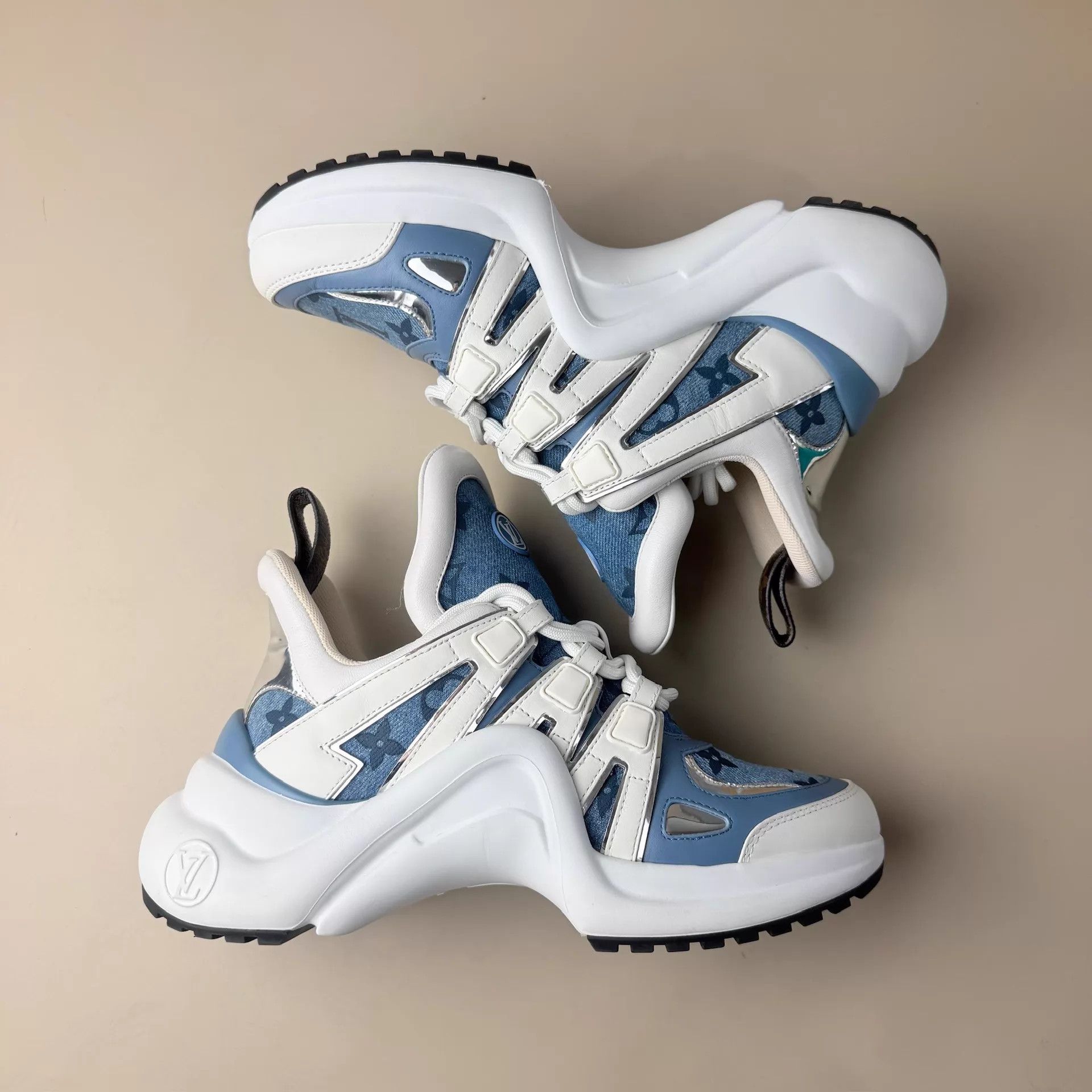Louis Vuitton LV White Blue Denim Printed Arch Dad 35.5W Size US 5 / IT 35 - 4 Thumbnail