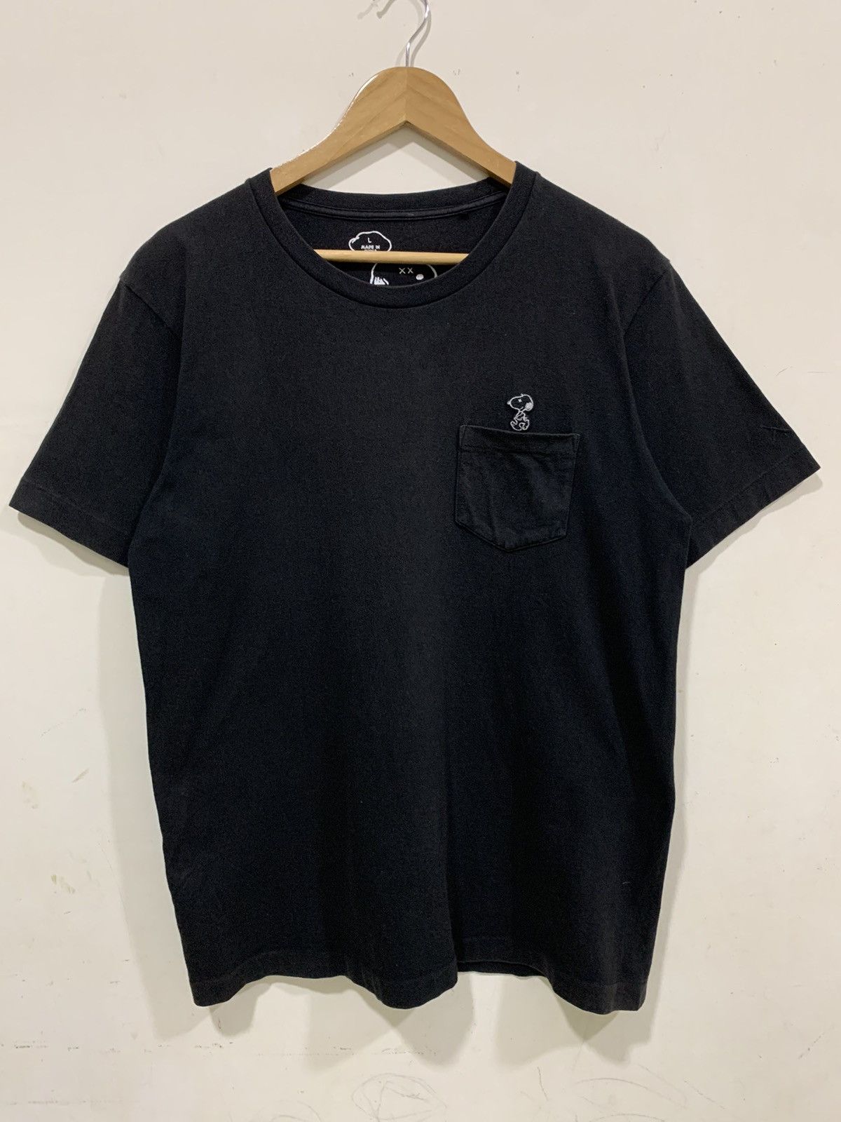 Kaws Vintage Kaws x Peanuts X Uniqlo Single Pocket T-Shirt Size US L / EU 52-54 / 3 - 2 Thumbnail