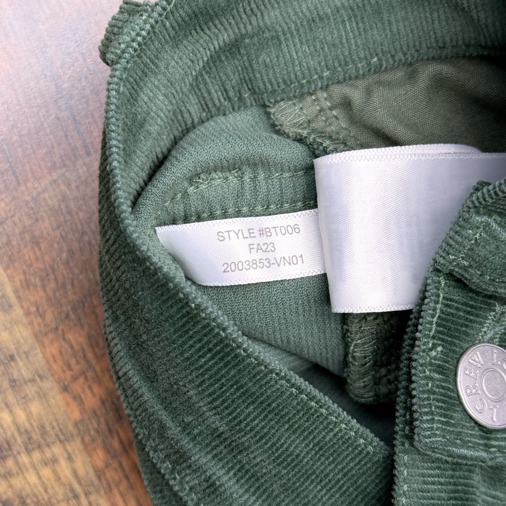 J.Crew J.CREW Jeans Womens 24 Green Mid Rise Stretch Corduroy, 5-Pocket, Regular Fit, Straight, Inseam 27.5, Button Logo, Machine Washable Size 42" / US 20 - 7 Thumbnail