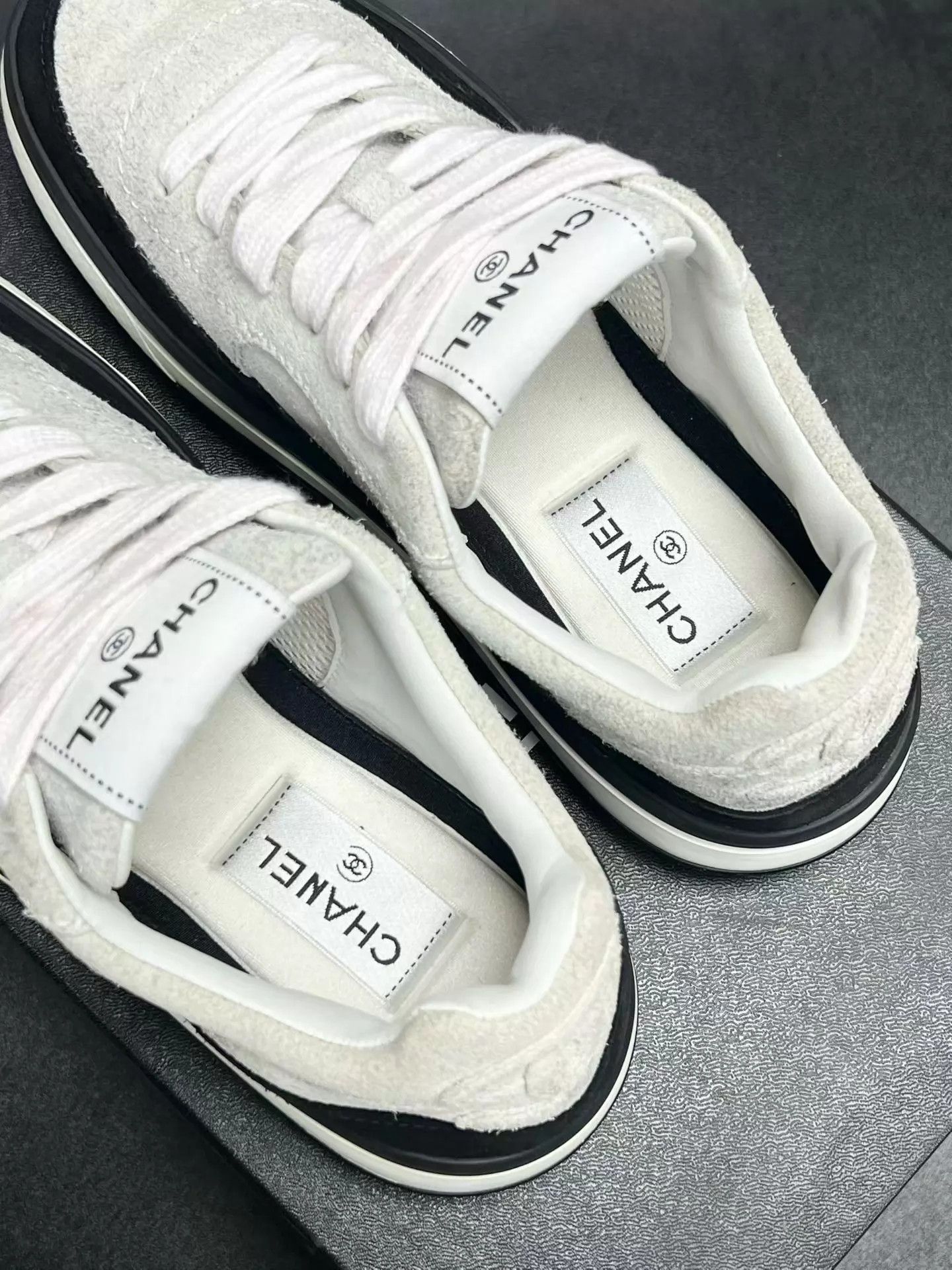 Chanel CHANEL Gray Black Low-Top Sneakers 38.5 Mint with Box Size US 8 / IT 38 - 4 Thumbnail