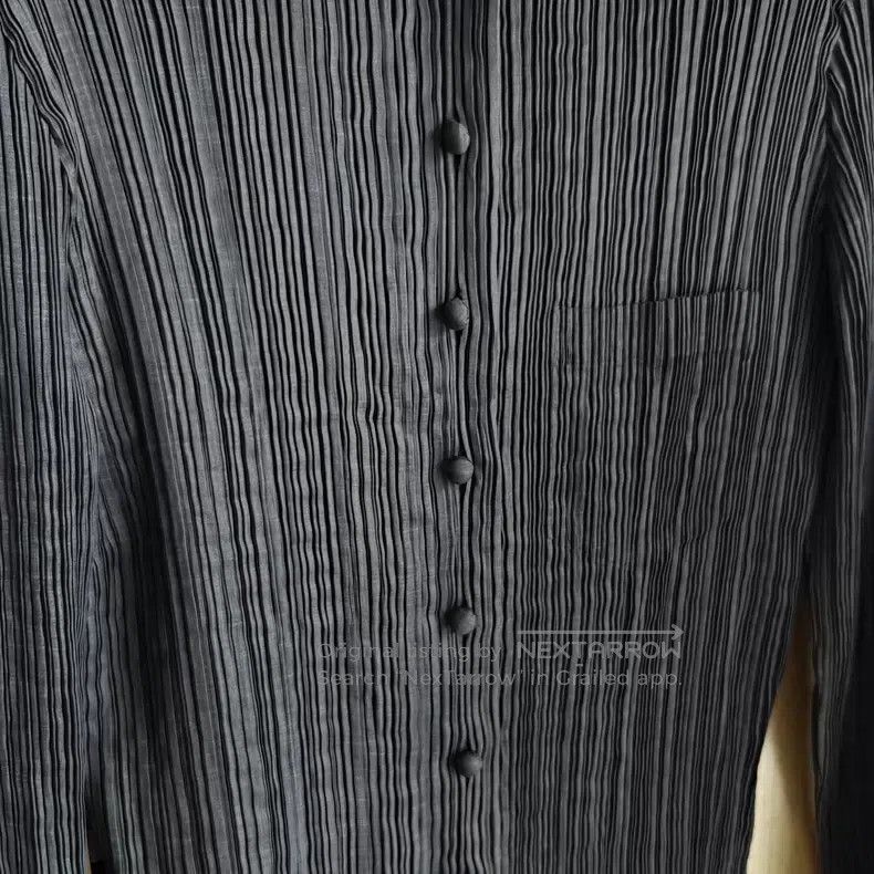 Issey Miyake Issey Miyake Black Subtle Shine Frog Button Pleated Shirt Size M / US 6-8 / IT 42-44 - 2 Thumbnail