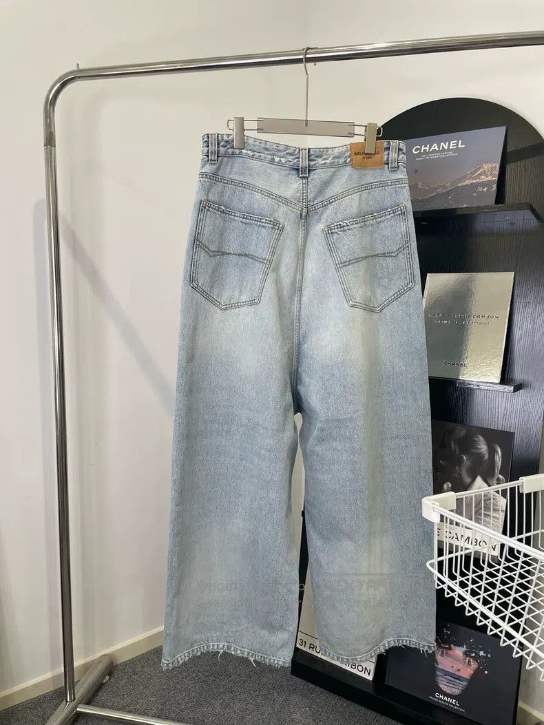 Balenciaga Balenciaga size M Solid color raw edge button straight bli Size US 27 - 3 Thumbnail