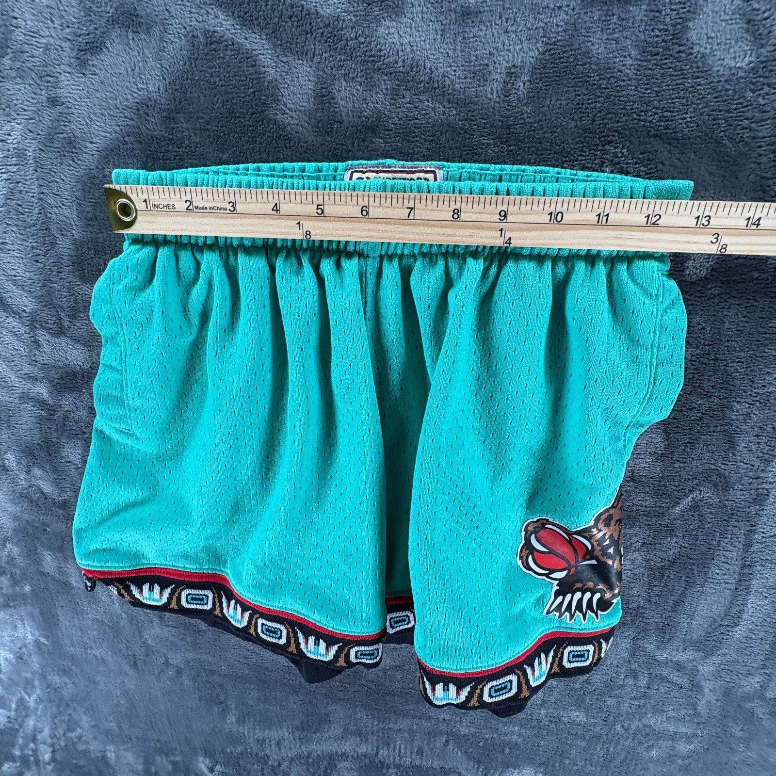 Mitchell & Ness Mitchell & Ness Vancouver Grizzlies Shorts Women S Vintage N Size 26" / US 2 / IT 38 - 8 Thumbnail
