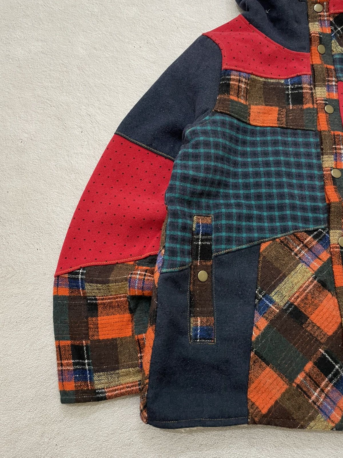 Japanese Brand 2000s Japanese Patchwork Hooded Sherpa Jacket Multi Plaid Size US M / EU 48-50 / 2 - 3 Thumbnail