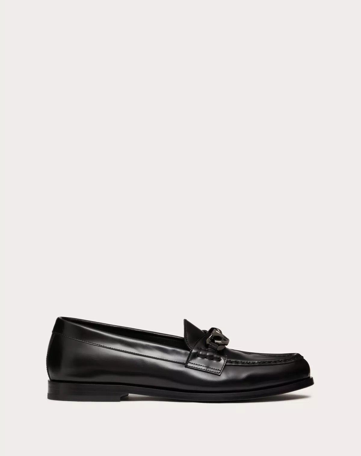 Valentino oc11z0625 Vlogo Chain Calfskin Loafer in Black Size US 7 / EU 40 - 1 Thumbnail