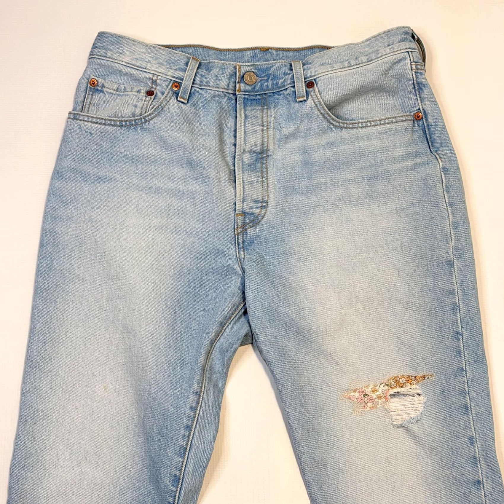 Levi's Levi's 501 150th Anniversary Edition Jeans Mens 32x30 Blue Light Wash Button Fly Denim Straight Size US 32 / EU 48 - 2 Thumbnail