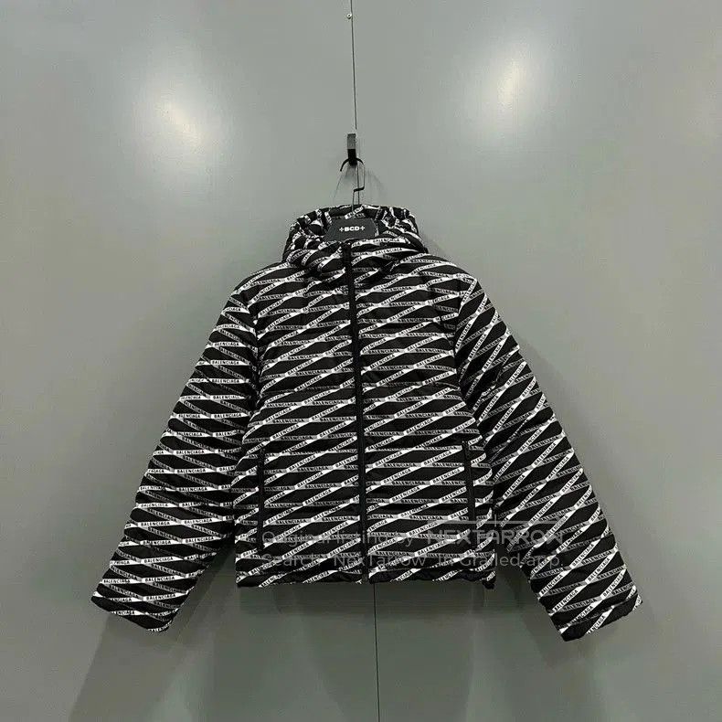 Balenciaga Balenciaga Logo Print Down Jacket. Size US M / EU 48-50 / 2 - 1 Thumbnail
